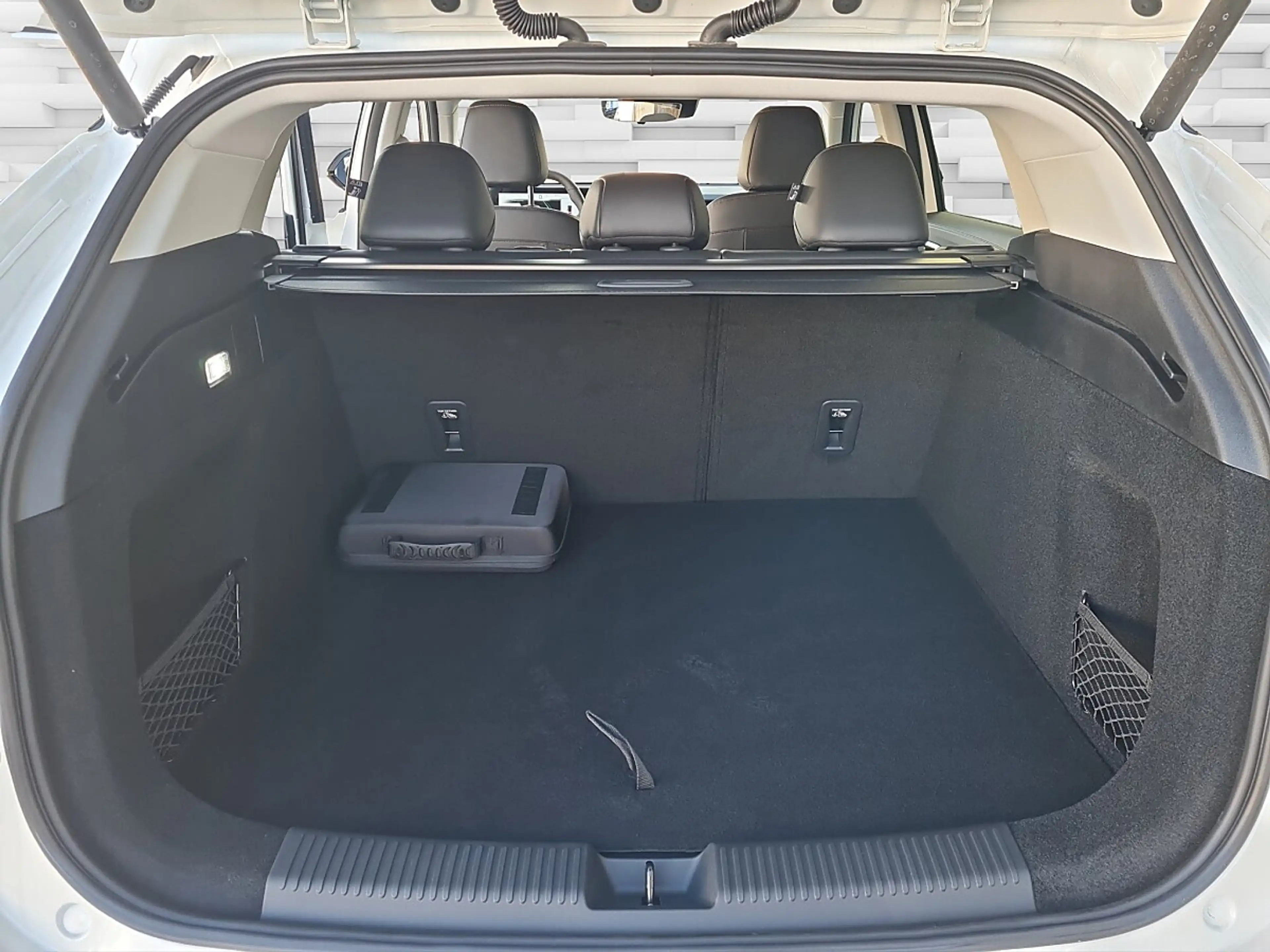 MG HS PHEV+ Luxury — photo 9