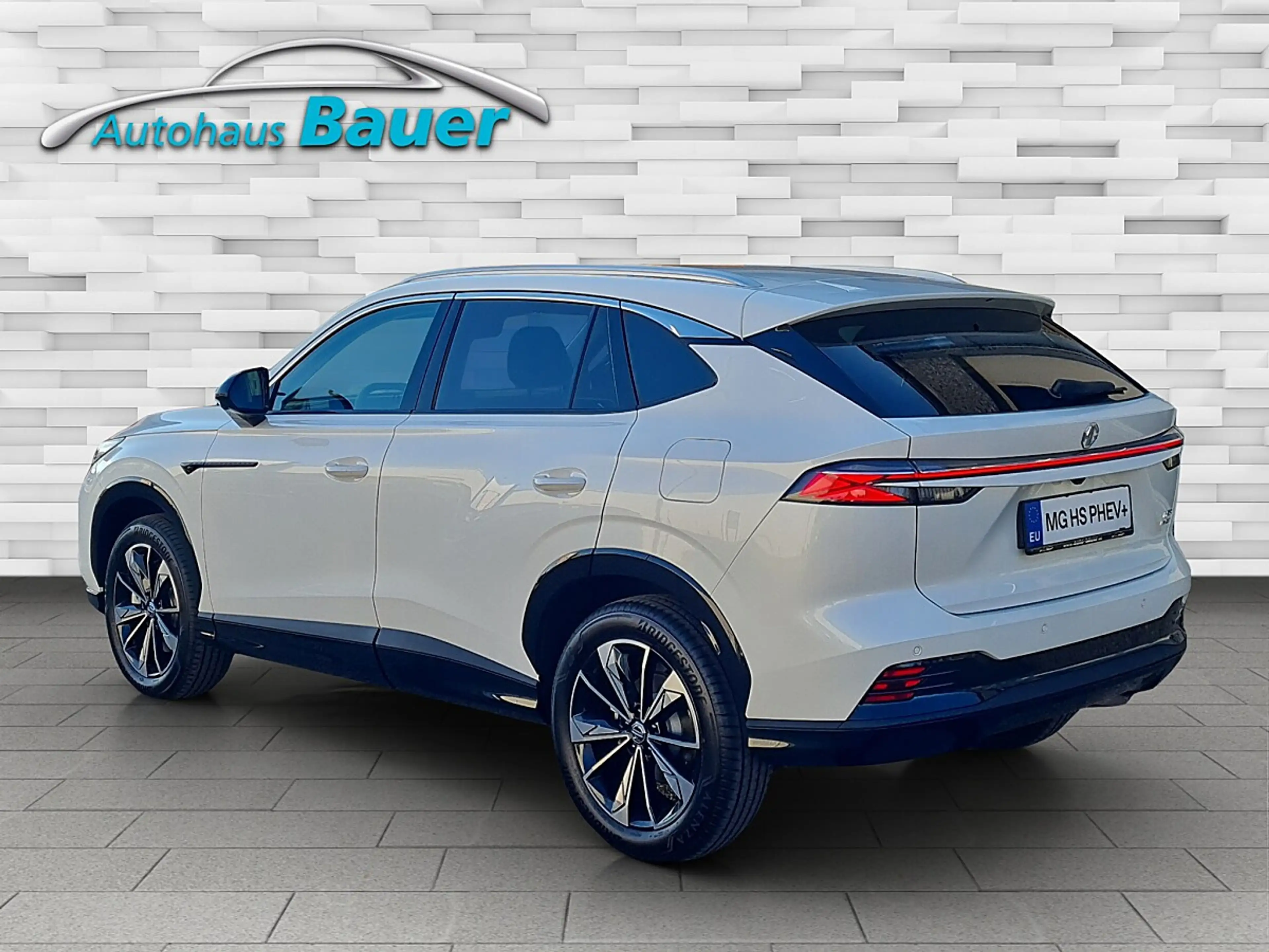 MG HS PHEV+ Luxury — photo 4
