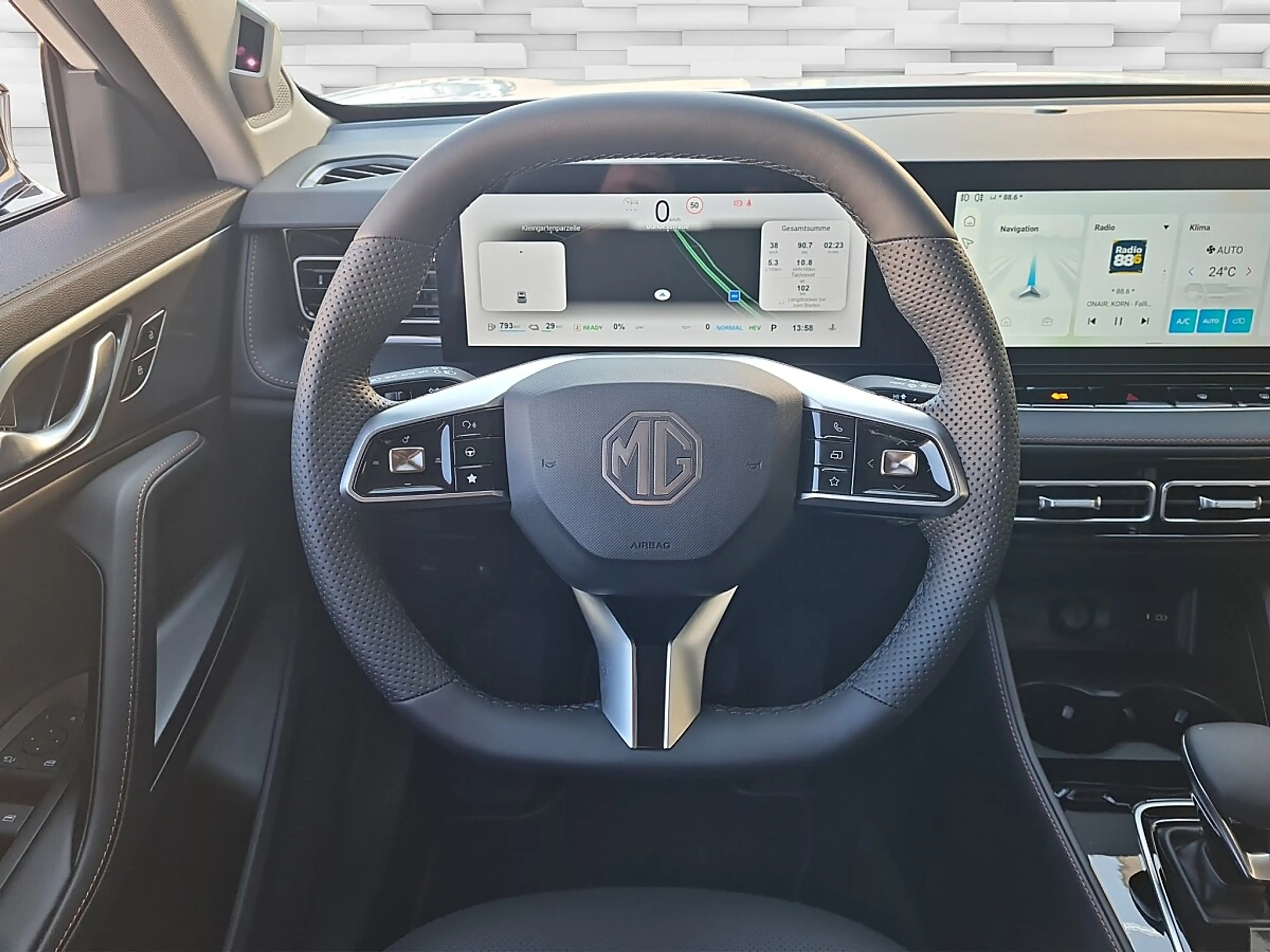 MG HS PHEV+ Luxury — photo 11