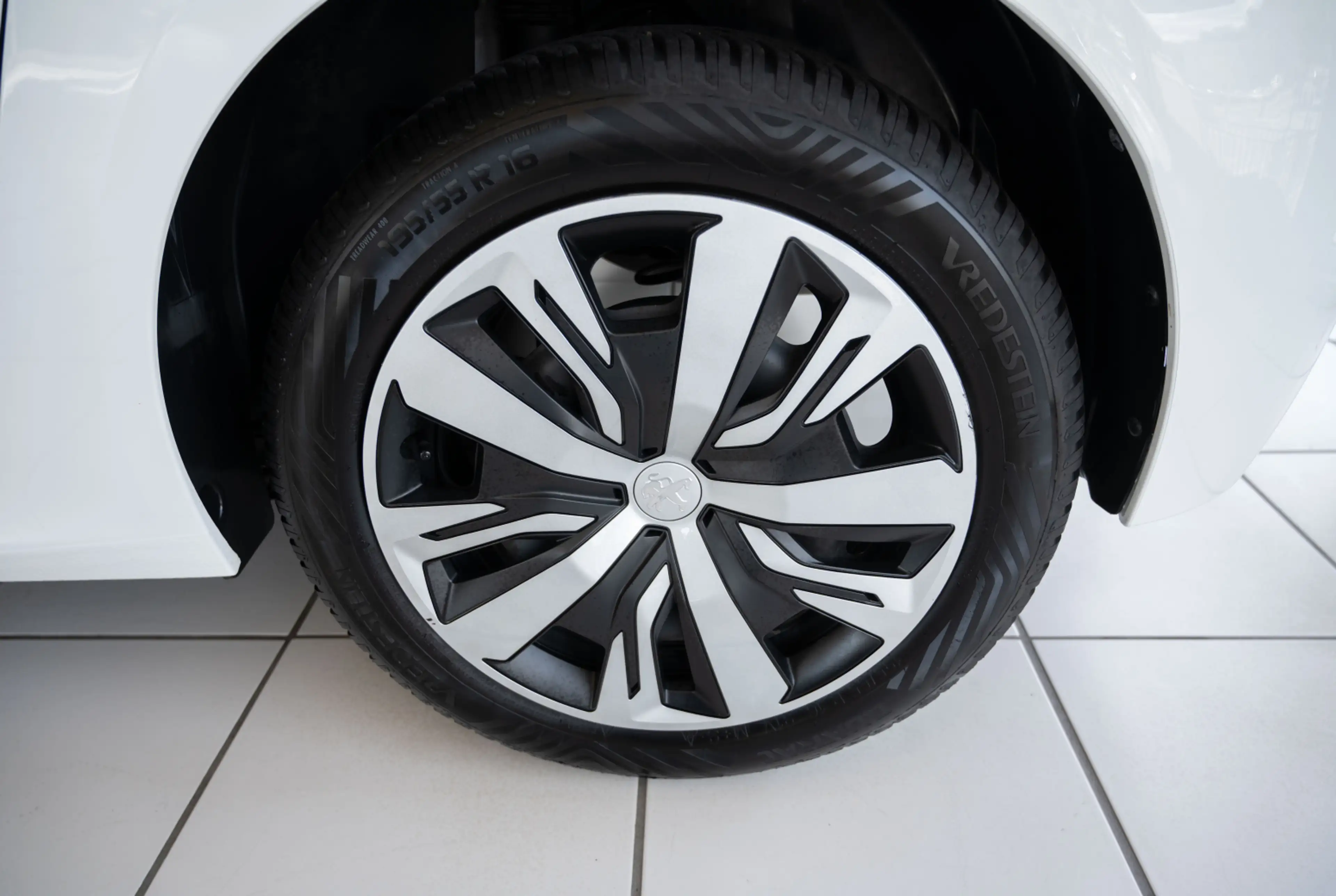 Peugeot 208 Active Pack PureTech 100 *SHZ*MIRROR-SCREEN*DAB* — photo 15
