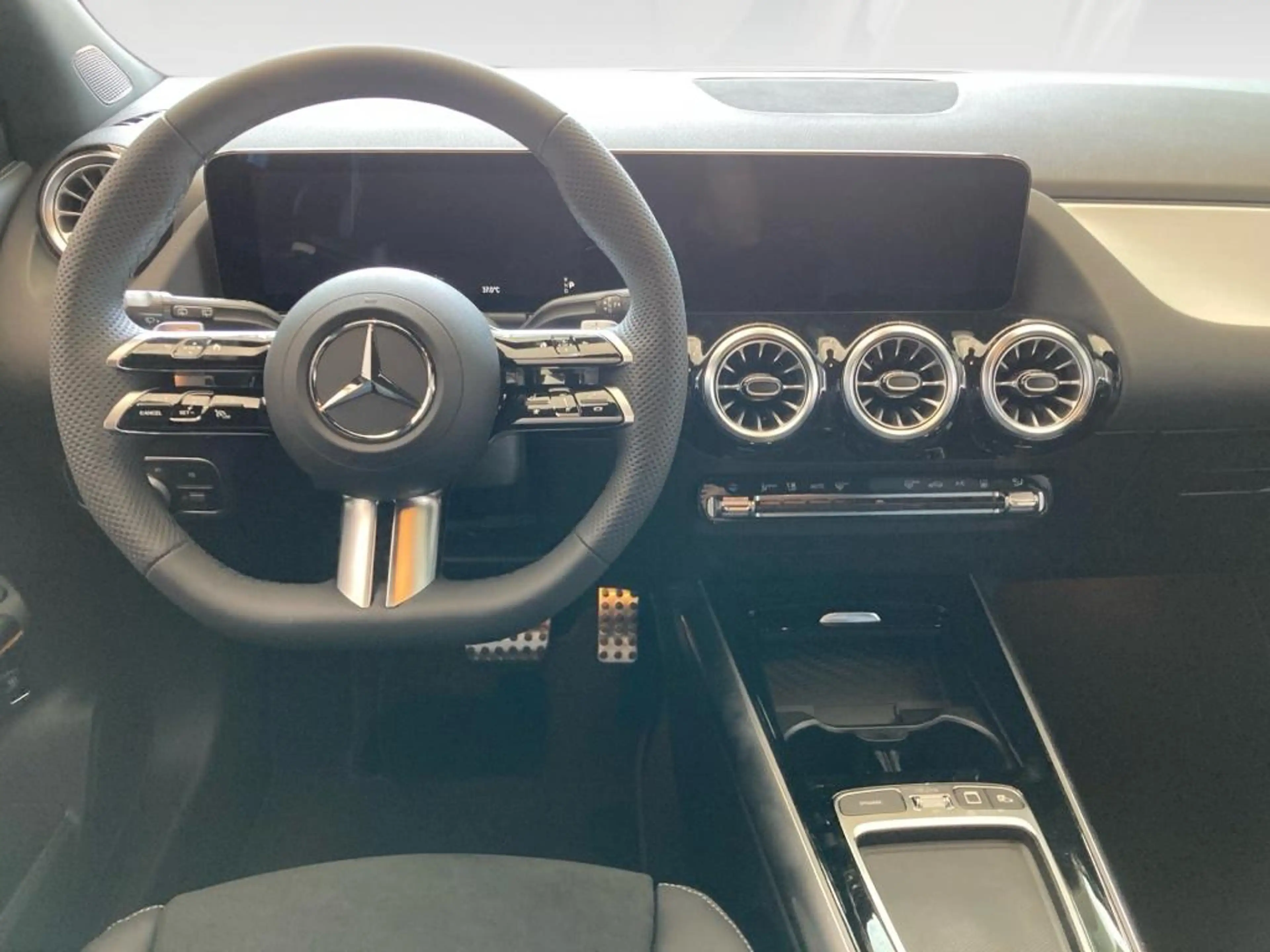 Mercedes-Benz GLA 250 e AMG-Line+Night+AHK+DISTRONIC+MULTIBEAM — photo 8