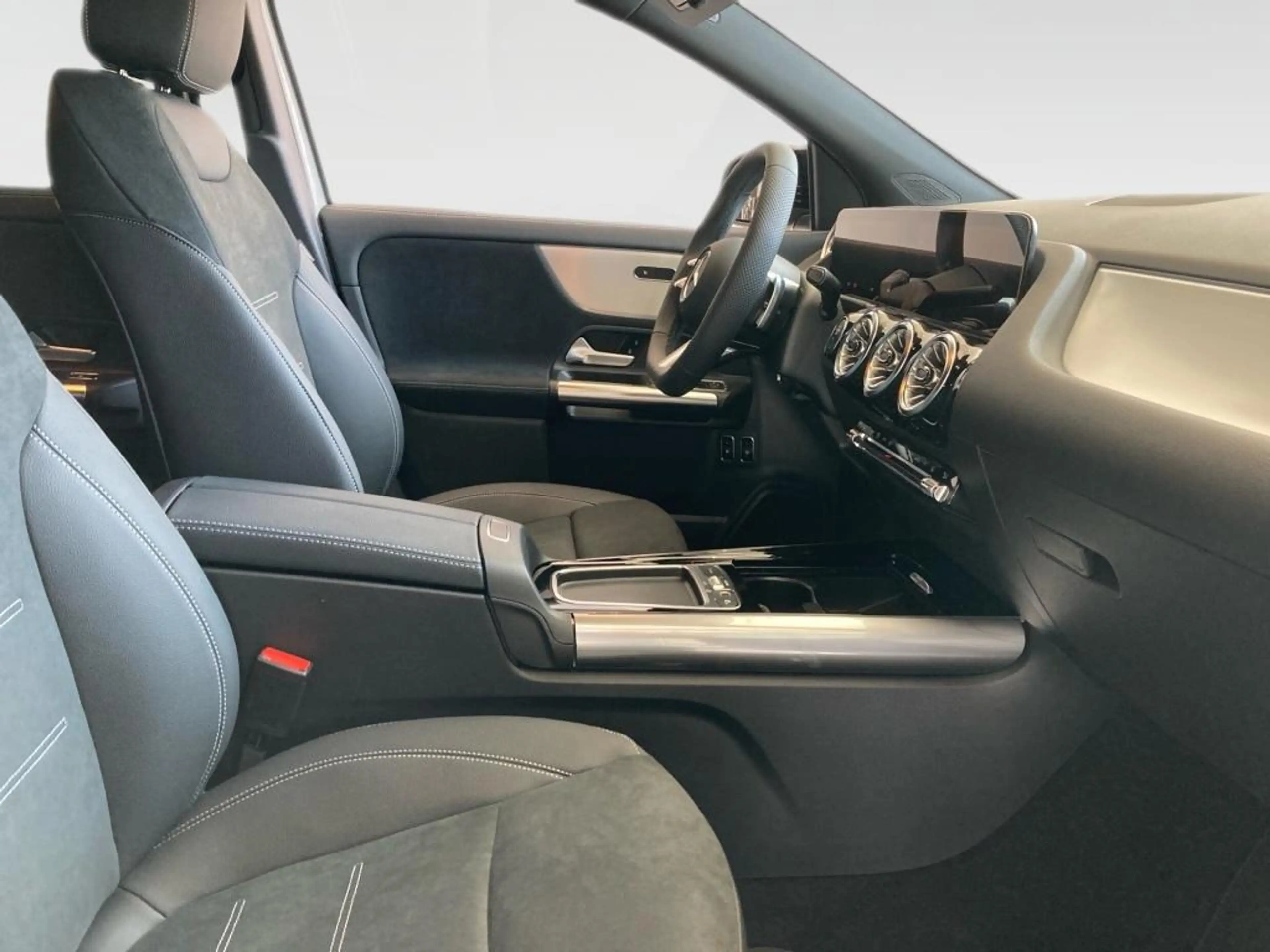 Mercedes-Benz GLA 250 e AMG-Line+Night+AHK+DISTRONIC+MULTIBEAM — photo 10