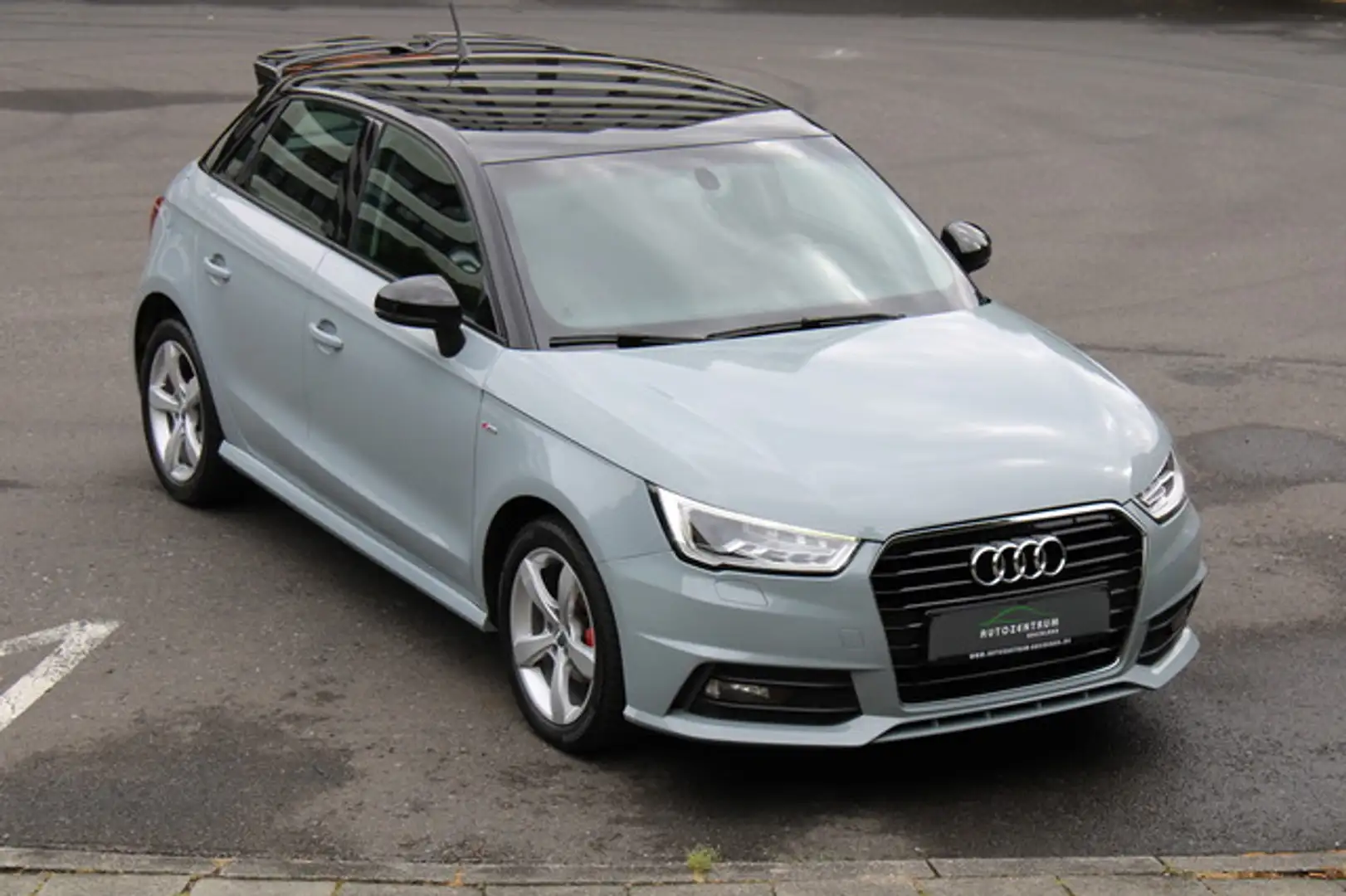 Audi A1 Sportback 1.4 TDI DSG S-Line/Navi/Xenon Grau - 1