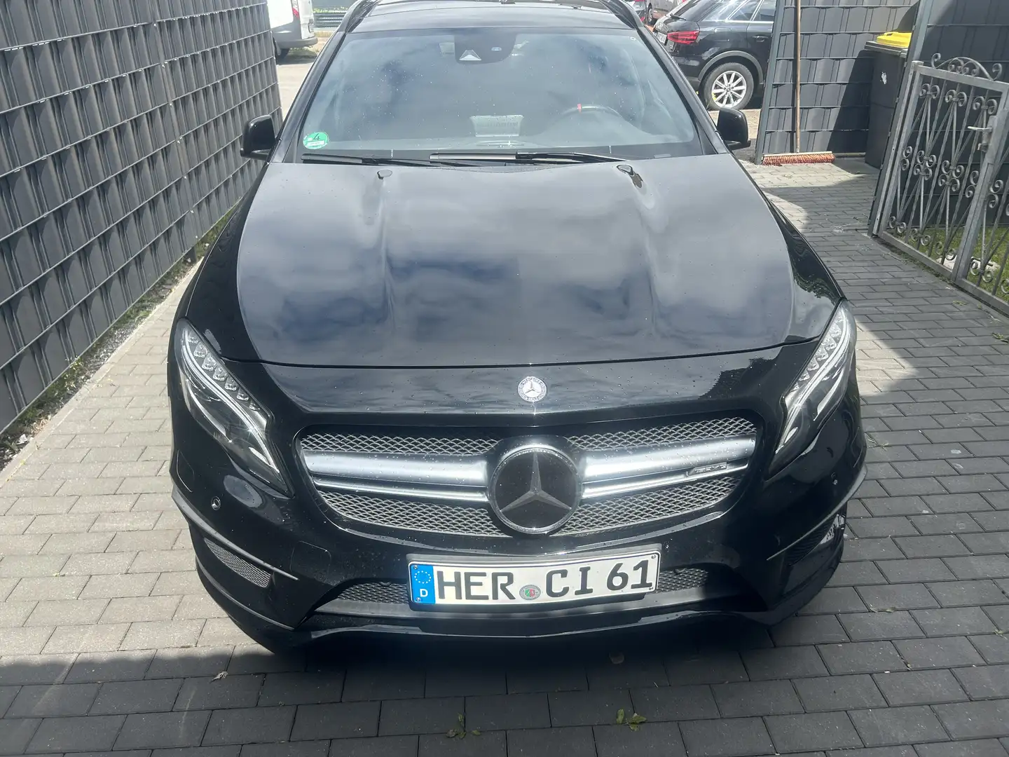 Mercedes-Benz GLA 45 AMG 4Matic Speedshift 7G-DCT Schwarz - 2