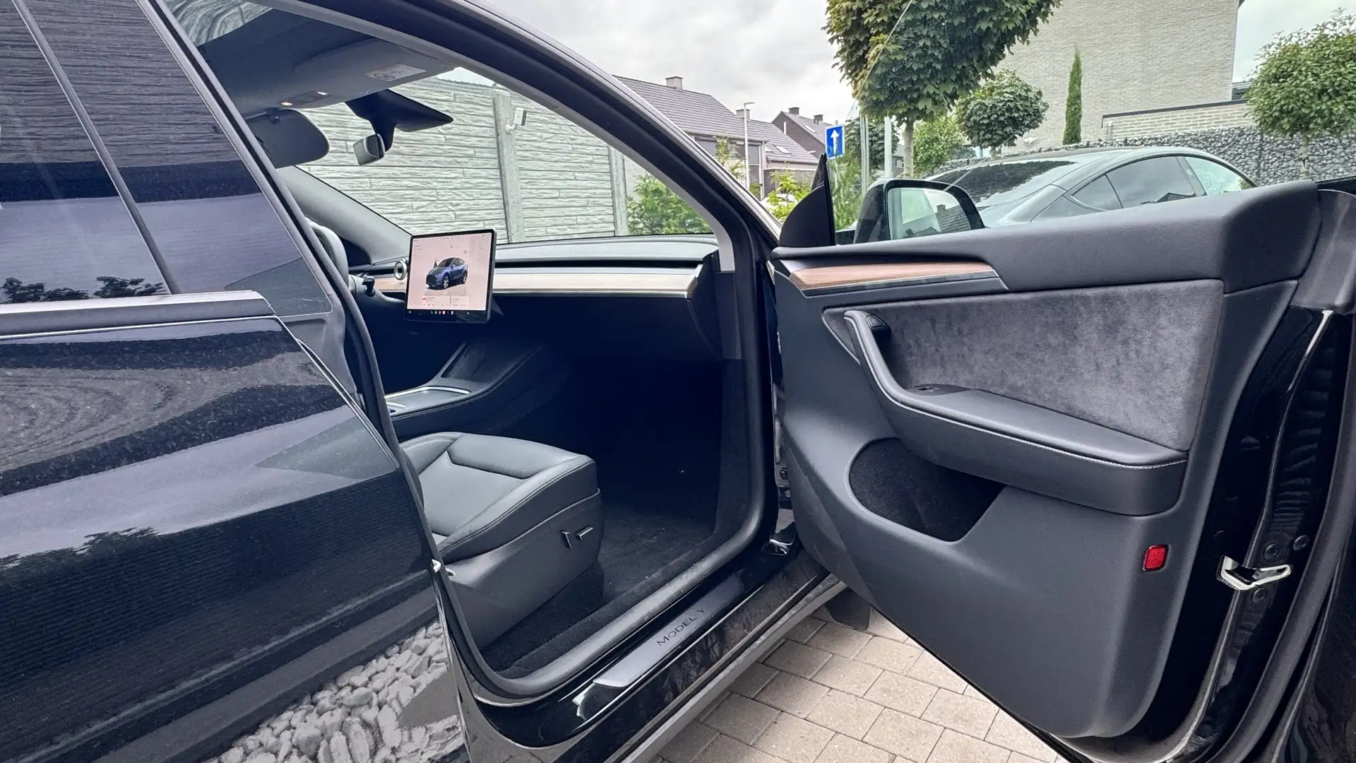 Tesla Model Y 72.5 kWh Standard Range - 2