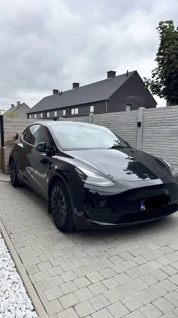 Tesla Model Y 72.5 kWh Standard Range - 1
