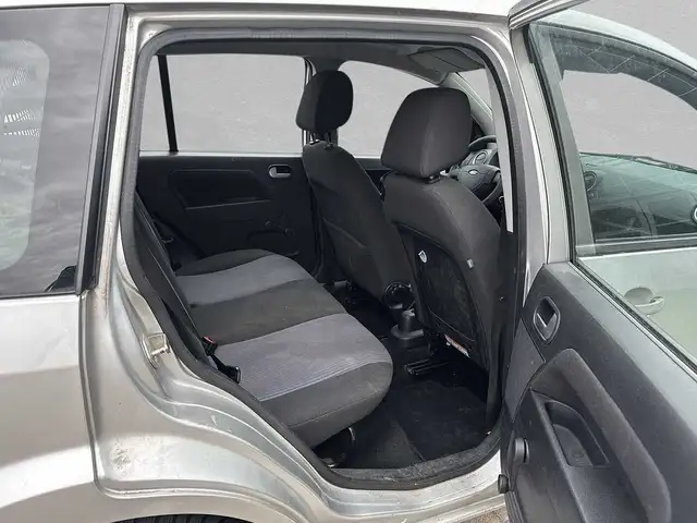 Ford Fusion view 5