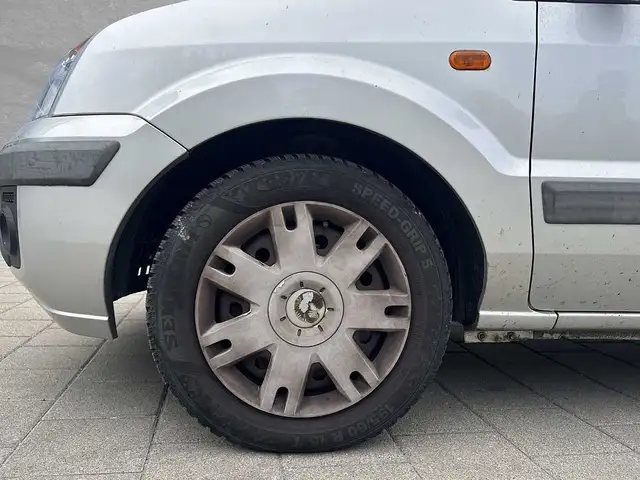 Ford Fusion view 9