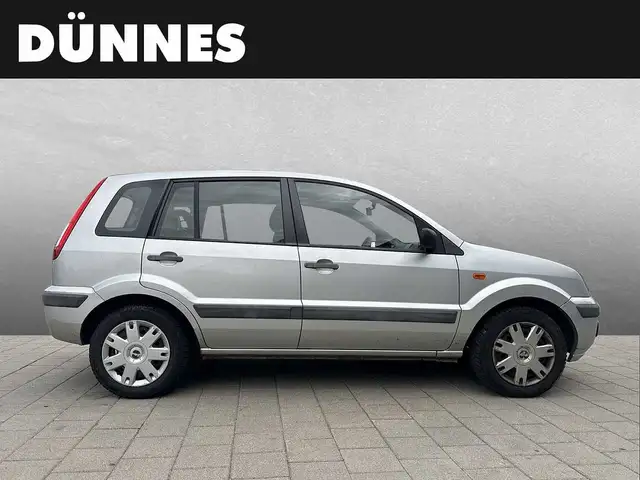 Ford Fusion view 6
