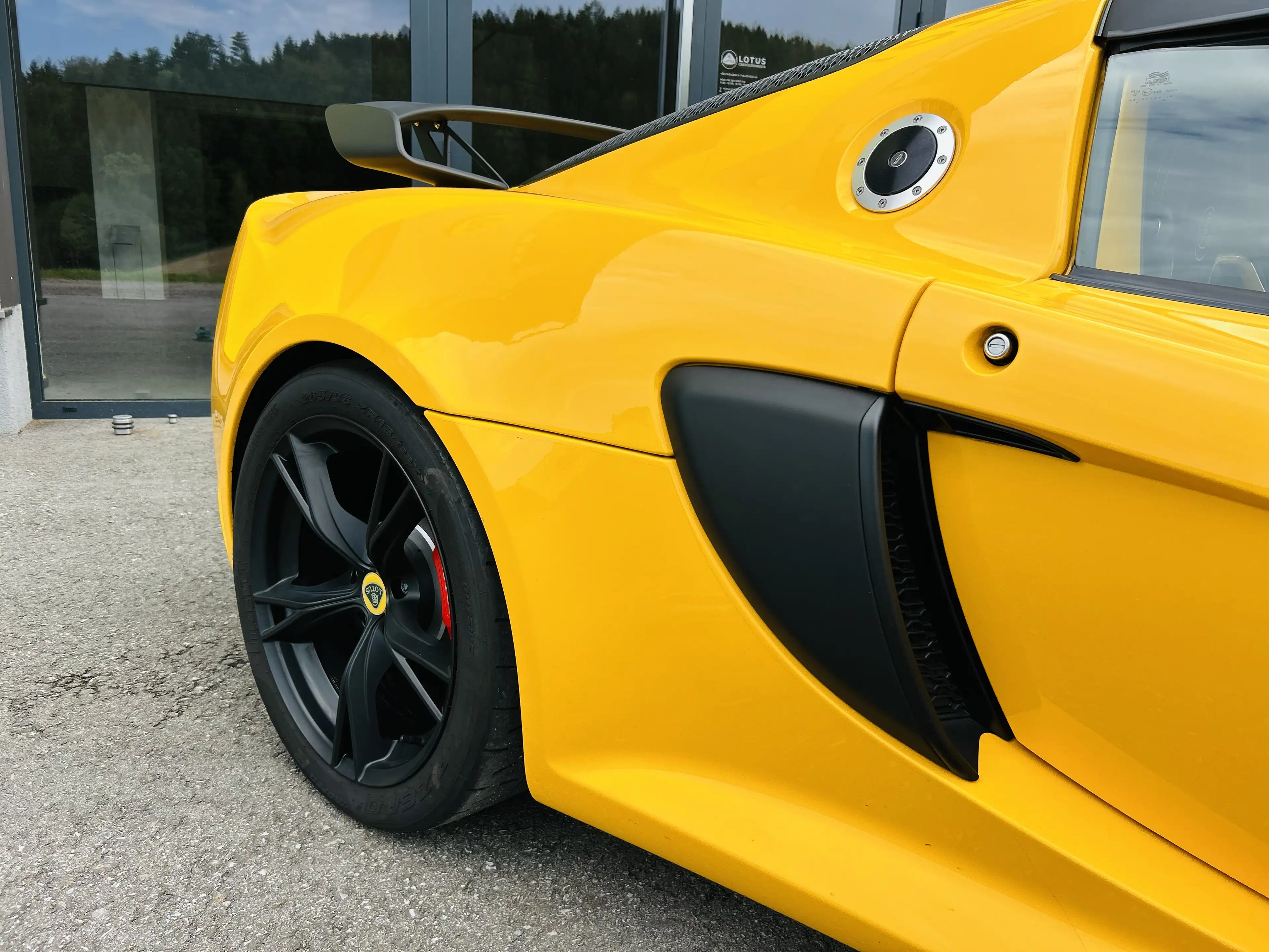 Lotus Exige 350 V6 Club Racer - gelb — photo 6