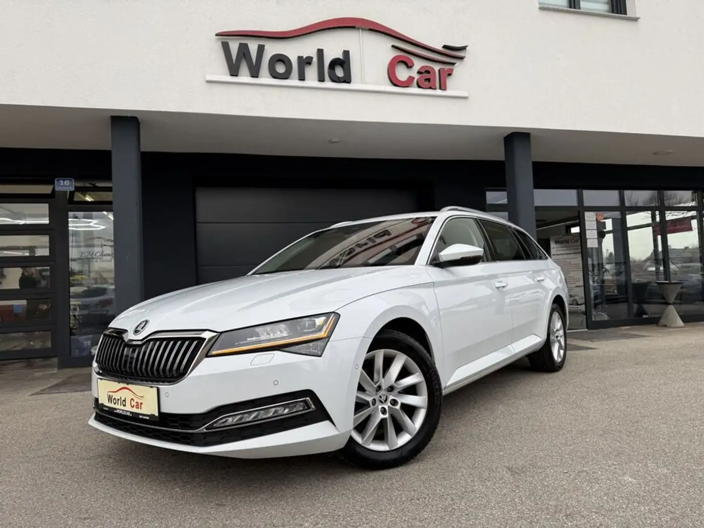 Skoda Superb Kombi 2,0 TDI Style DSG Matrix-Virtual-ACC Weiß - 1