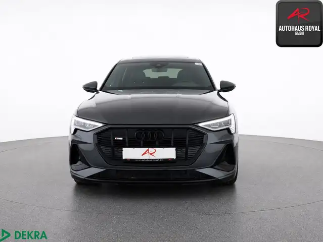 Audi E-Tron view 8