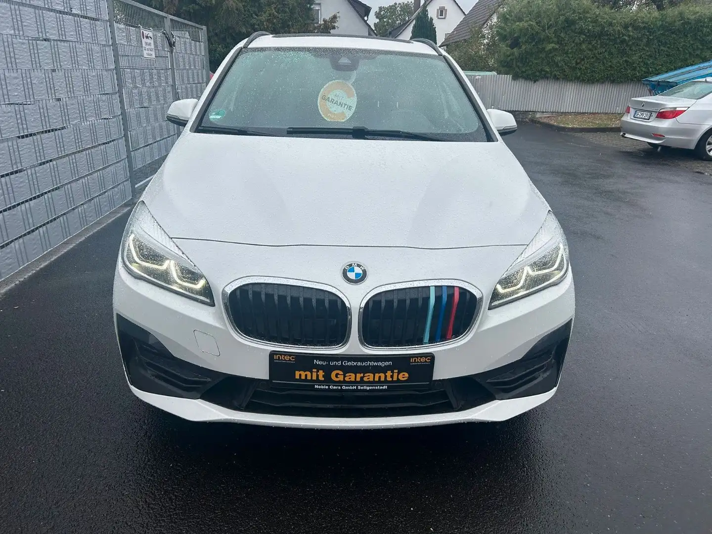 BMW 218 xDrive*RFK*SHZ*PANO Weiß - 2
