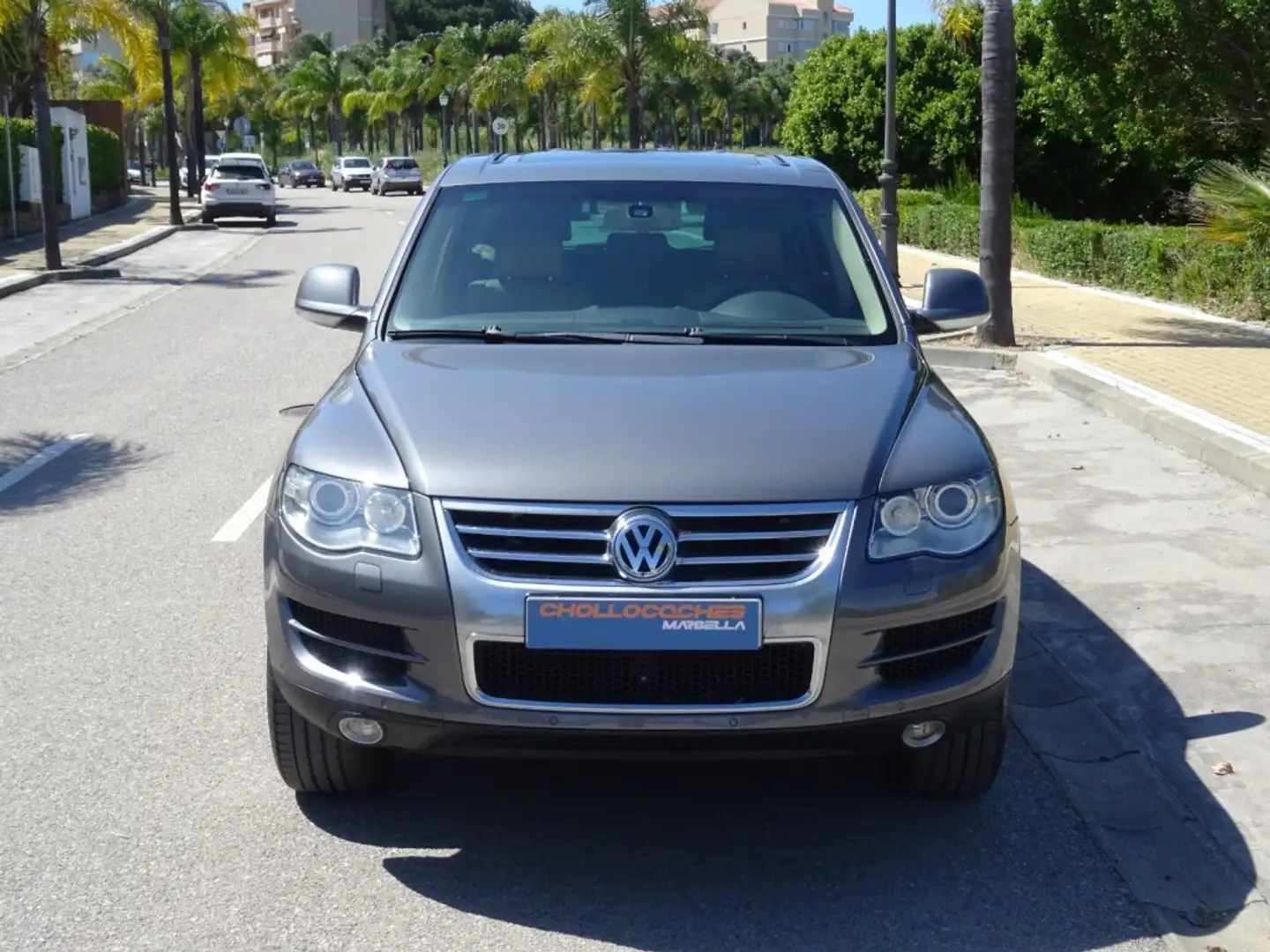 Volkswagen Touareg 3.0TDI V6 Individual Tiptronic Grigio - 2