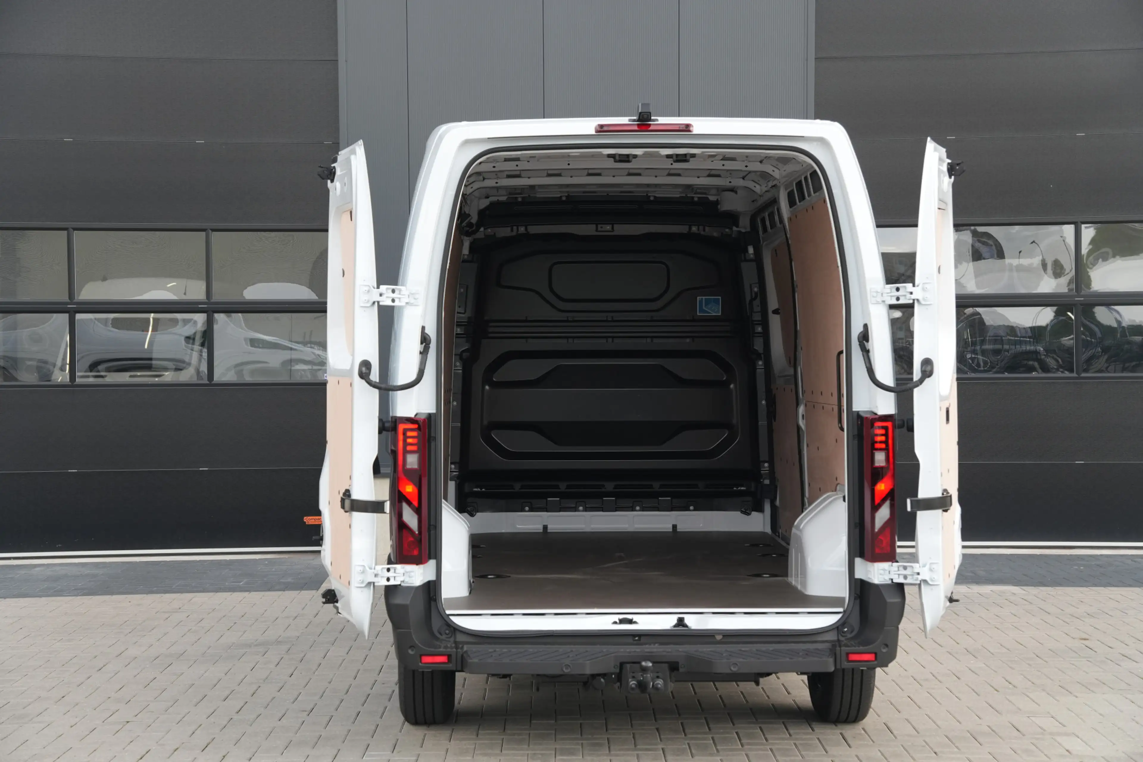 Renault Master E-Tech T35 L3H2 Advance Long Range 87 kWh 143pk - — photo 8