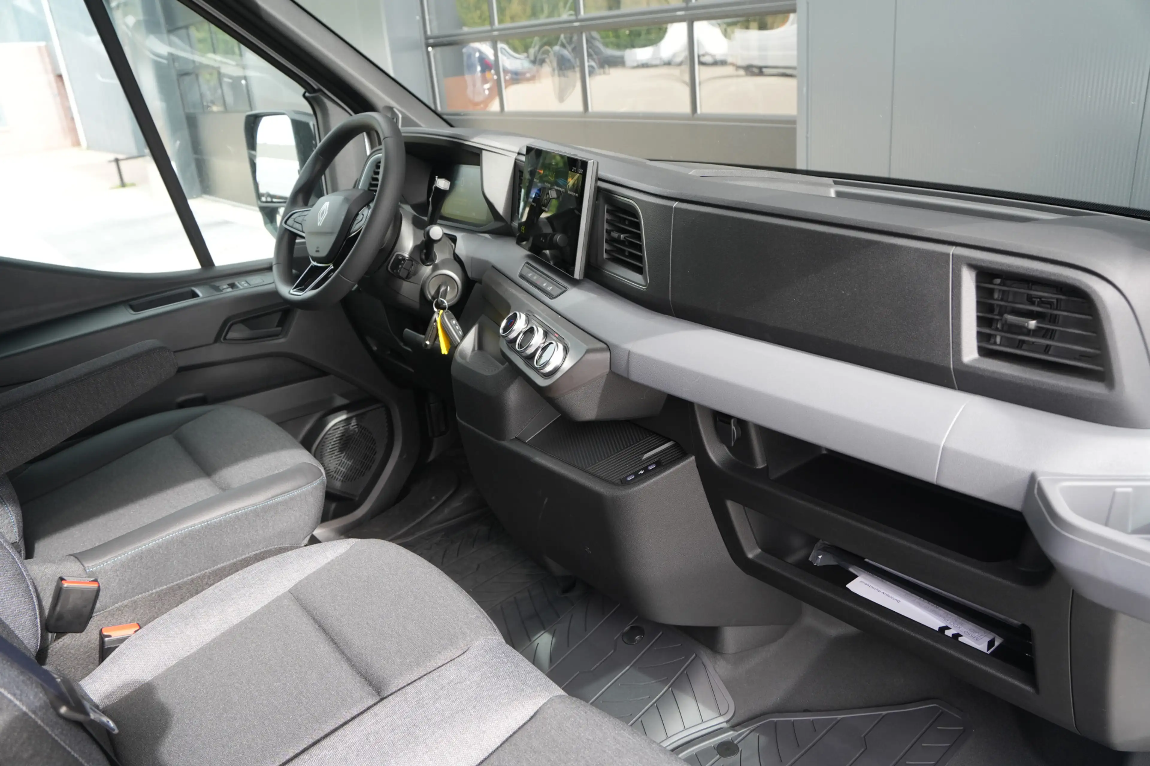 Renault Master E-Tech T35 L3H2 Advance Long Range 87 kWh 143pk - — photo 39