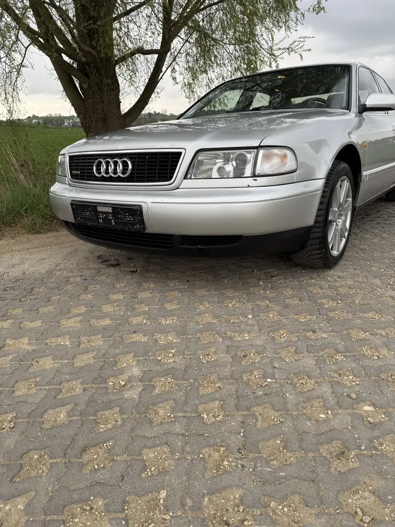 Audi A8 4.2 quattro - 2