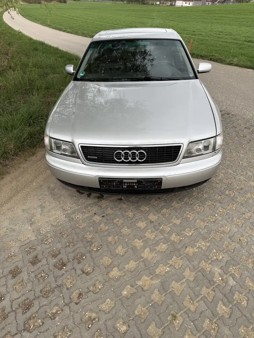 Audi A8 4.2 quattro - 1