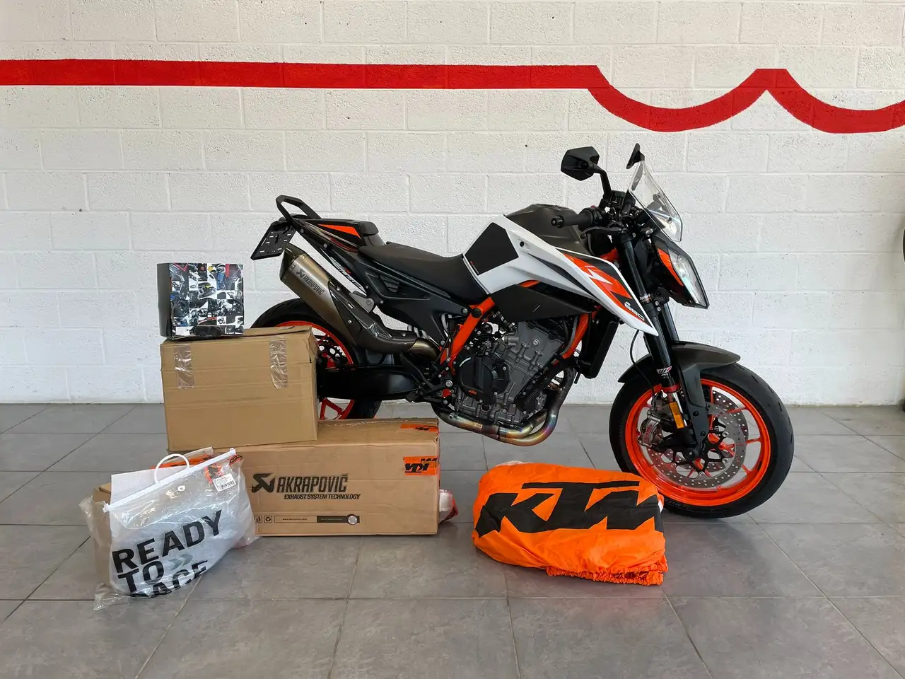 KTM 890 Duke R