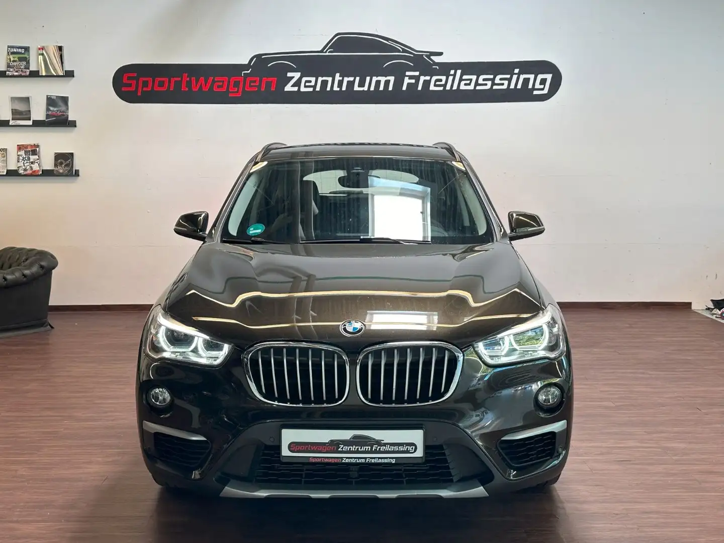 BMW X1 sDrive 18i xLine (Ambiente Licht, el.Heck) Braun - 2