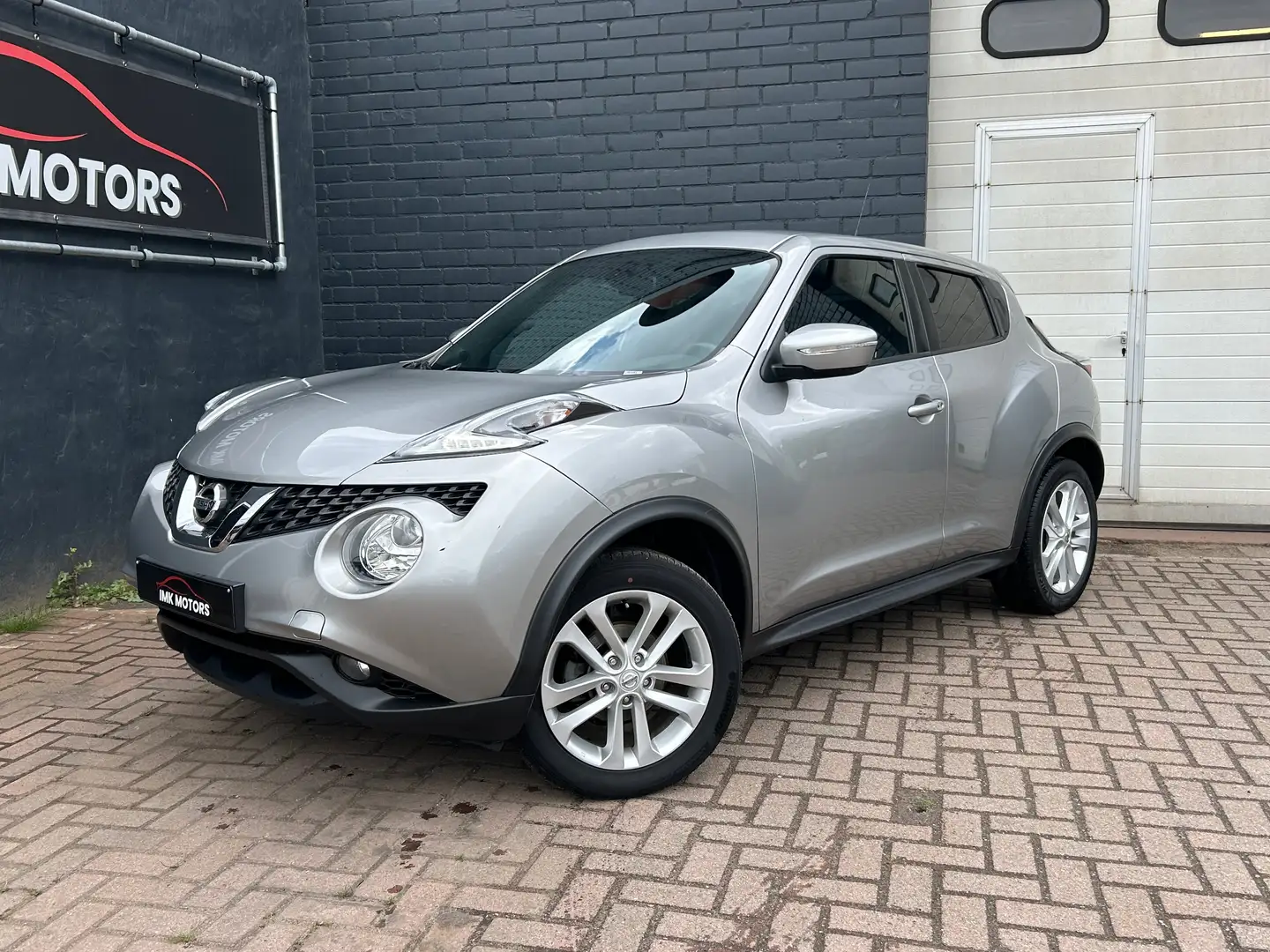 Nissan Juke 1.6 BENZINE 2016 EURO 6b (MET GARANTIE) Gris - 1