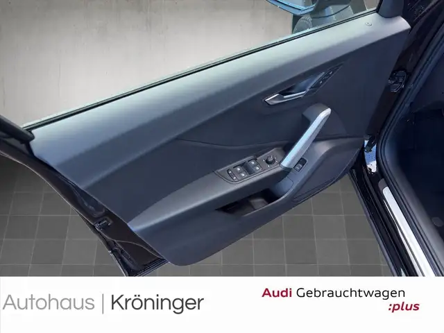 Audi Q2 view 8