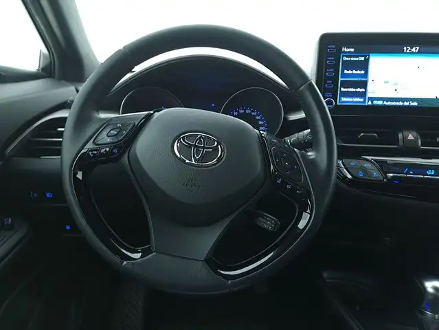 Toyota C-HR view 11