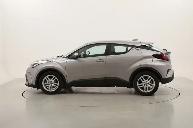 Toyota C-HR view 2
