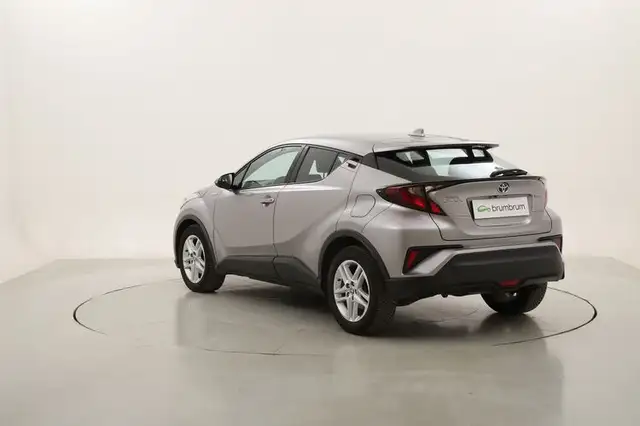 Toyota C-HR view 3