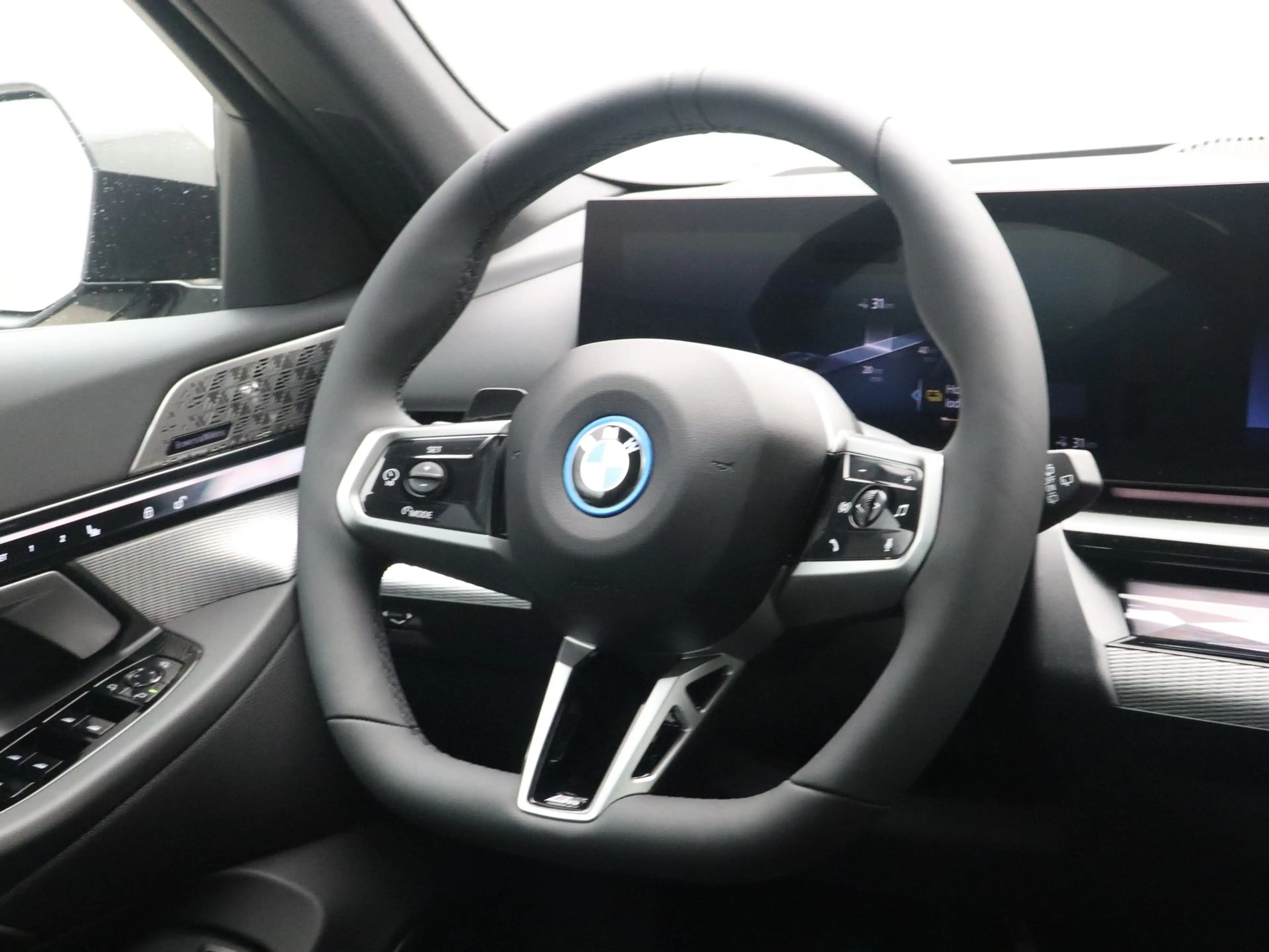 BMW i5 eDrive40 Touring M-Sportpakket Pro 84 kWh M-Sport — photo 2