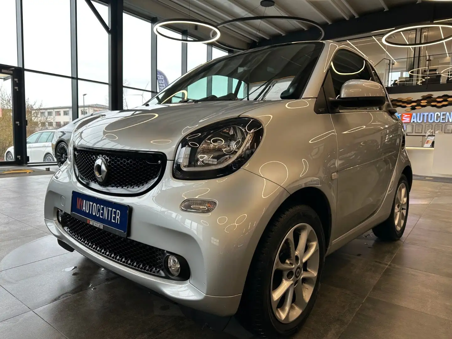 smart forTwo coupe *Passion*2. Hand*Klima*Kamera*Pano Ezüst - 2