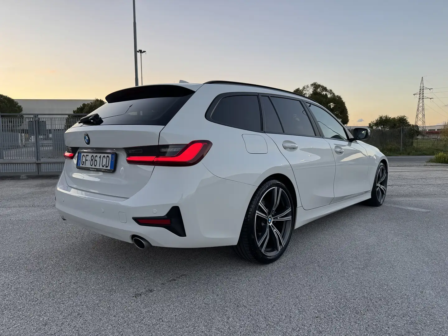 BMW 318 318d Touring mhev 48V Sport auto Blanc - 2