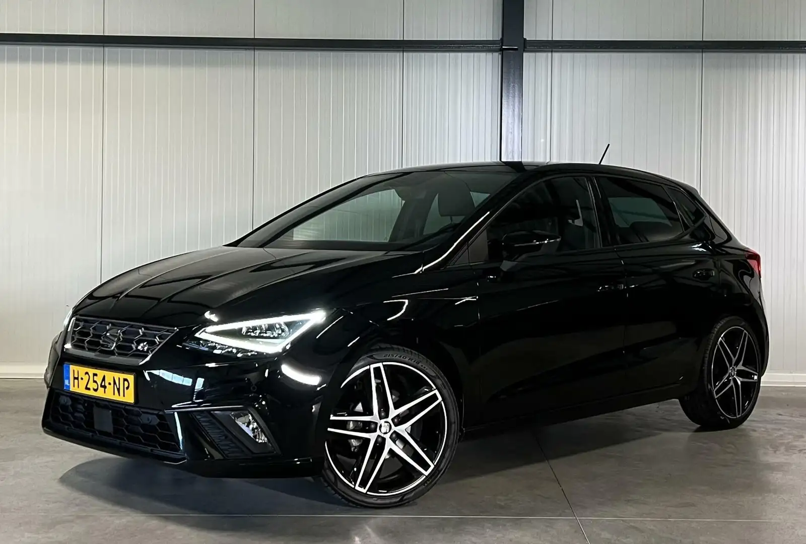 SEAT Ibiza 1.0 TSI FR Clima Camera Sfeer PDC LED Carplay NAP Noir - 1