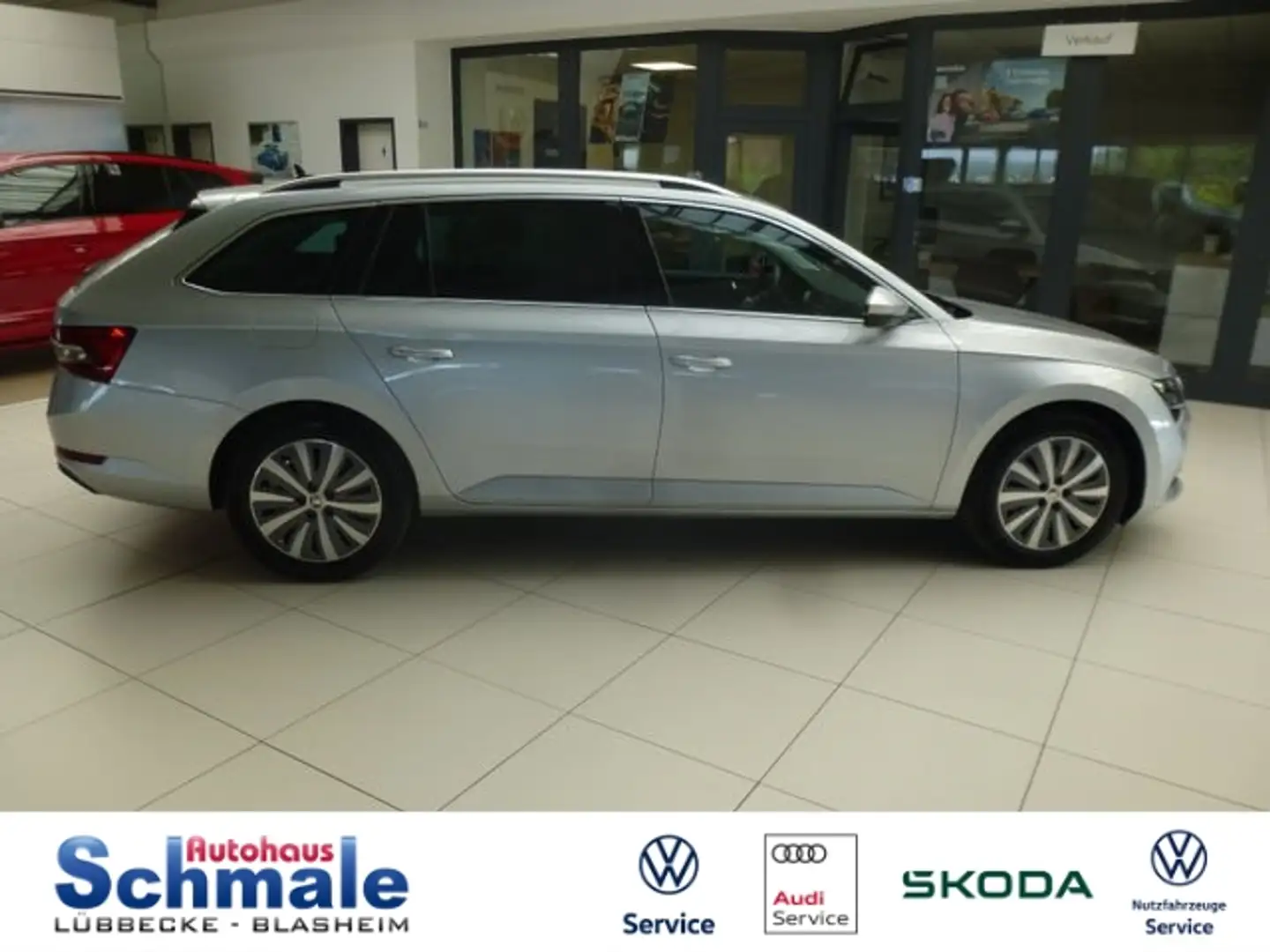 Skoda Superb Combi Style iV AHK Plateado - 1