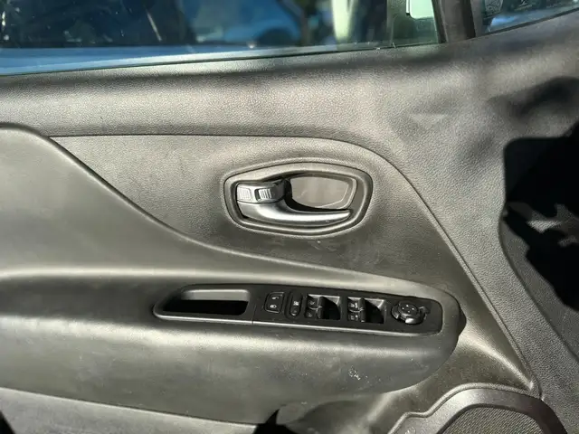 Jeep Renegade view 14
