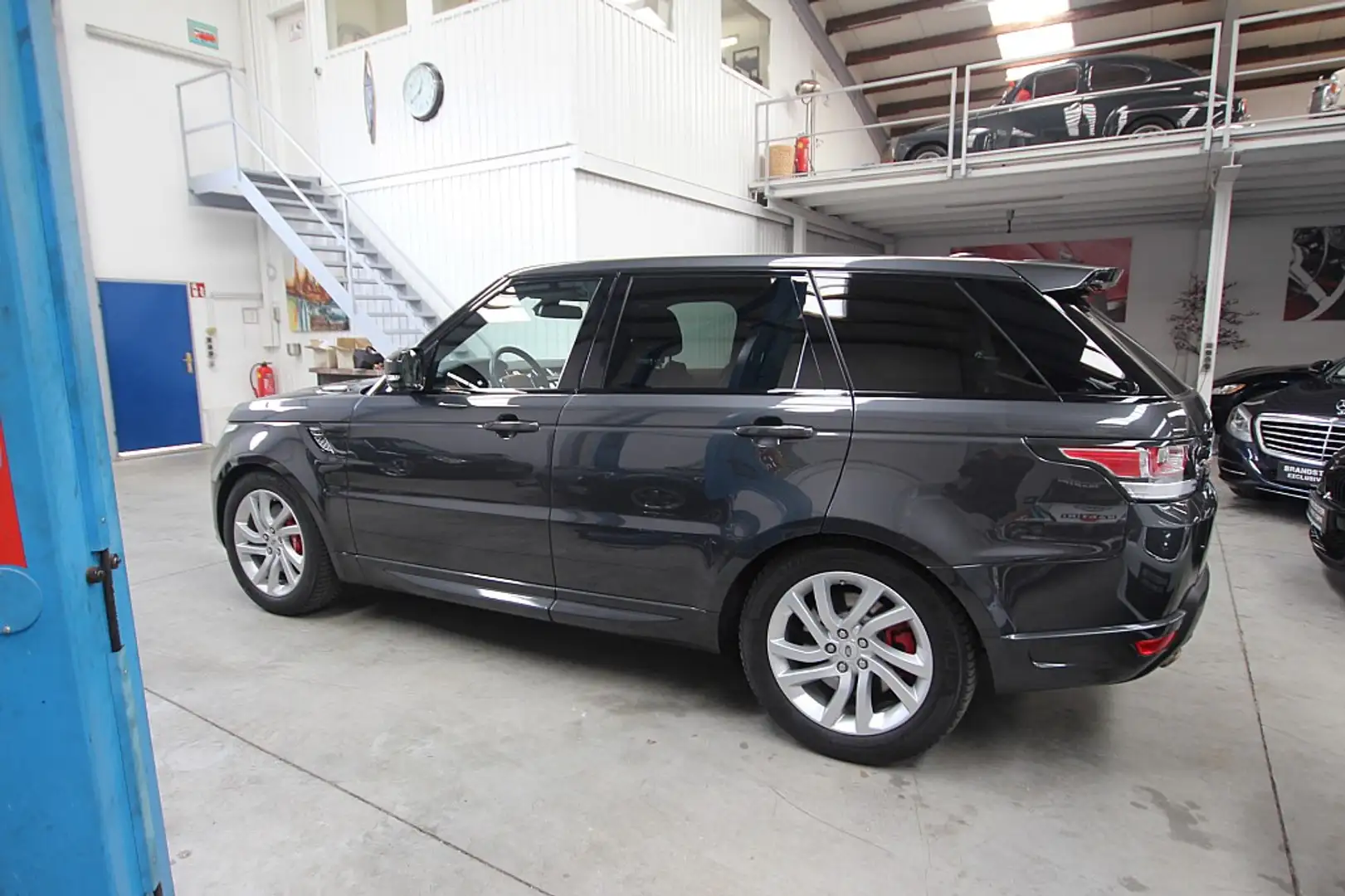 Land Rover Range Rover Sport 4,4 SDV8 Autobiography Dynamic Grau - 1