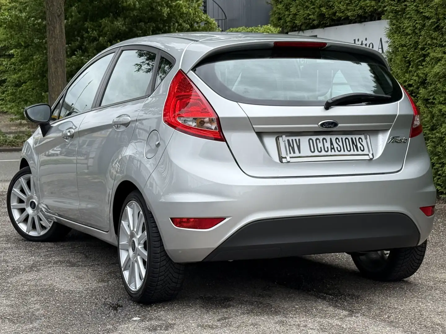 Ford Fiesta 1.25 Limited NWE DISTRIEM/AIRCO/17"LV/NAP/SPORTIEF Gris - 2