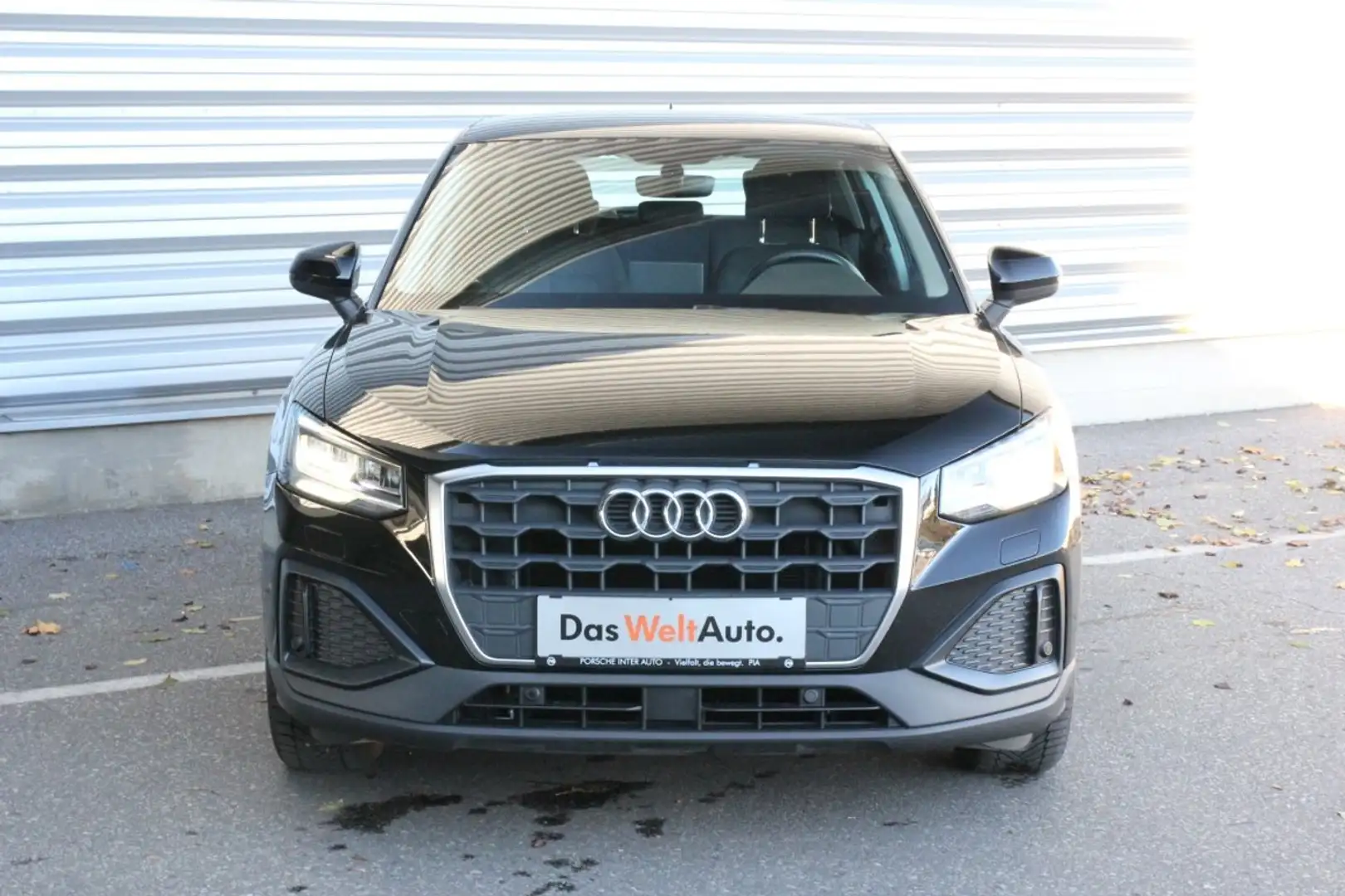 Audi Q2 30 TFSI intense Schwarz - 2