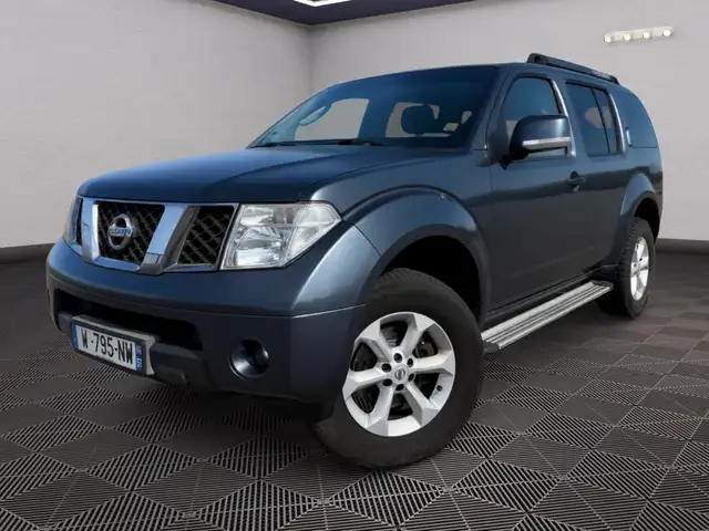Nissan Pathfinder 2.5 dCi SE