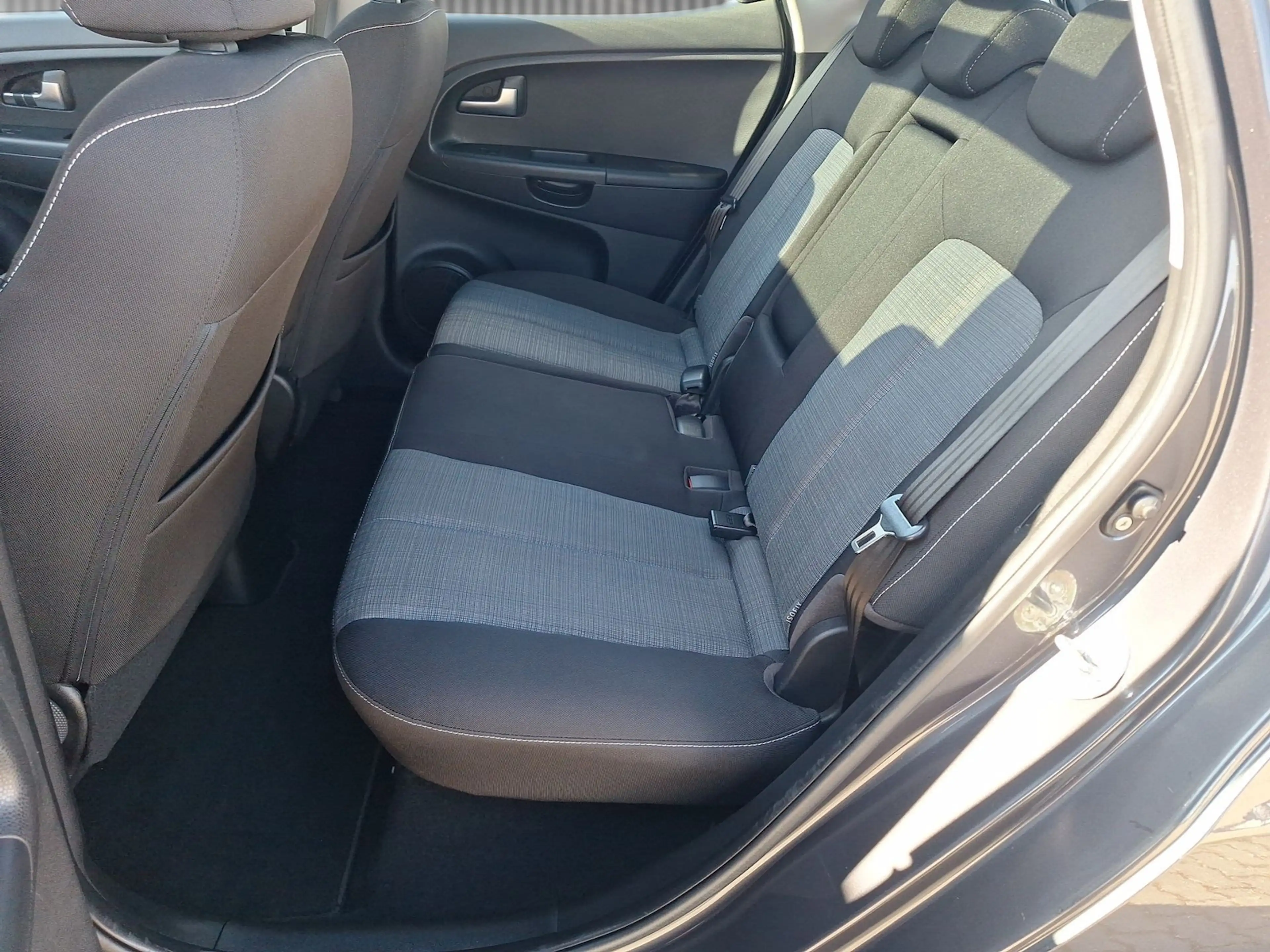 Kia Venga Spirit el. Panorama*PDC*SHZ*Service neu — photo 10