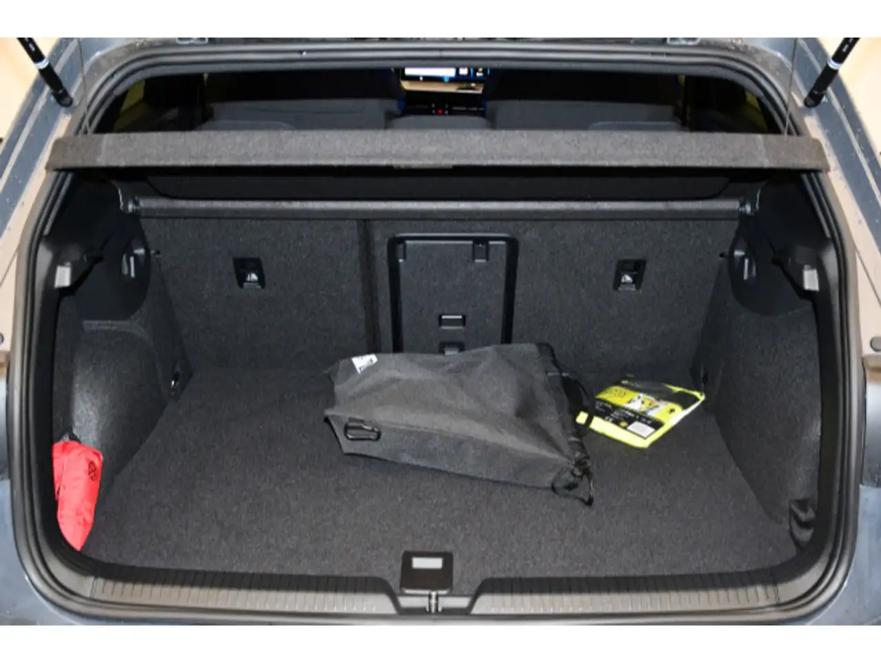 Volkswagen Golf GTE 8 VIII 1.5 eTSI Hybrid DSG GTE Black Style 11