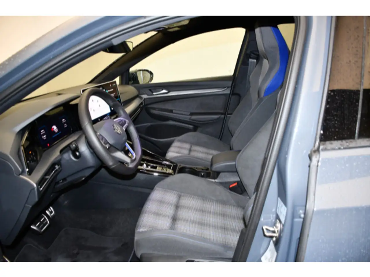 Volkswagen Golf GTE 8 VIII 1.5 eTSI Hybrid DSG GTE Black Style 4