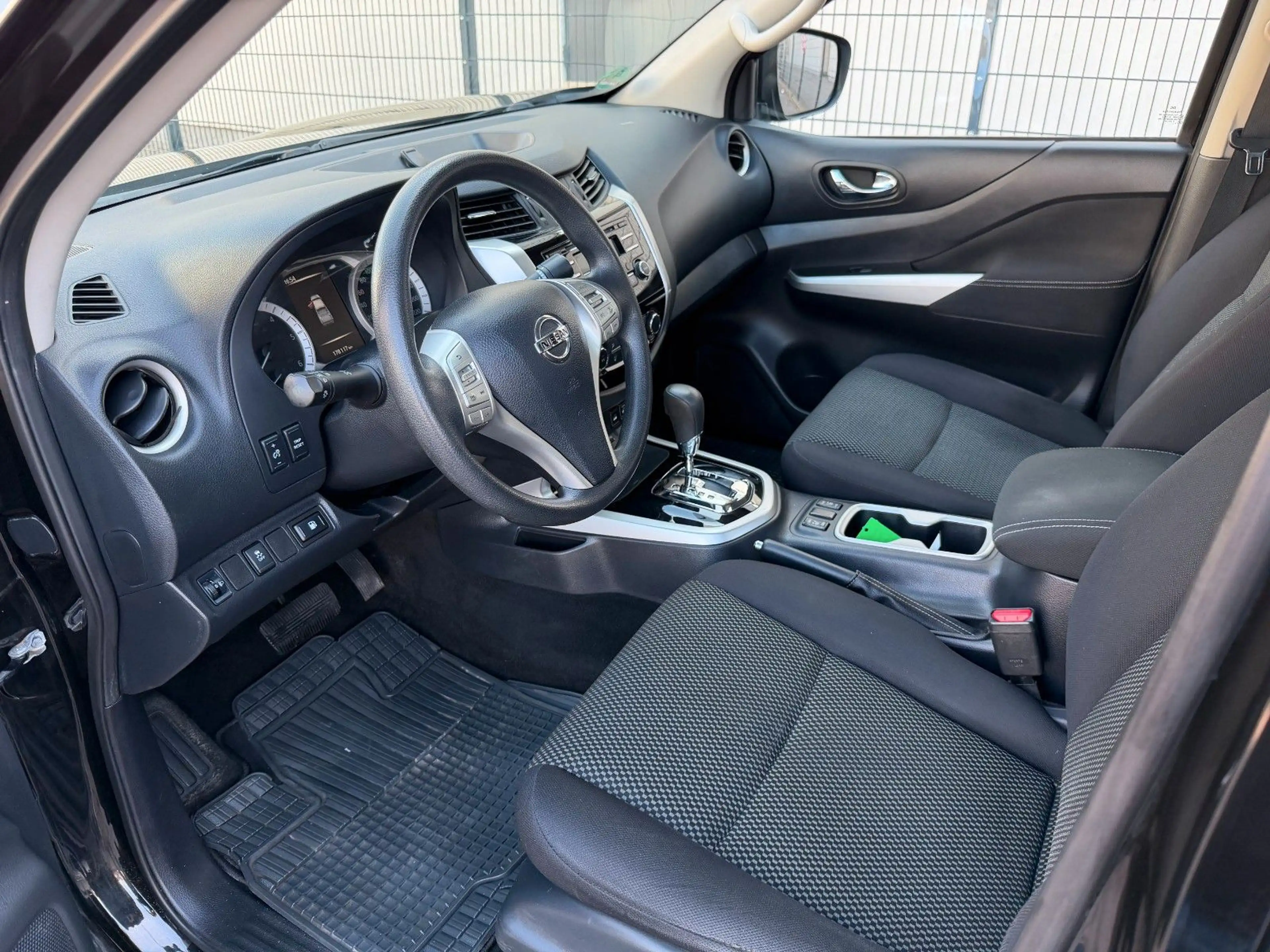 Nissan Navara NP300 Acenta Double Cab 4x4 AHK/SHZ — photo 5