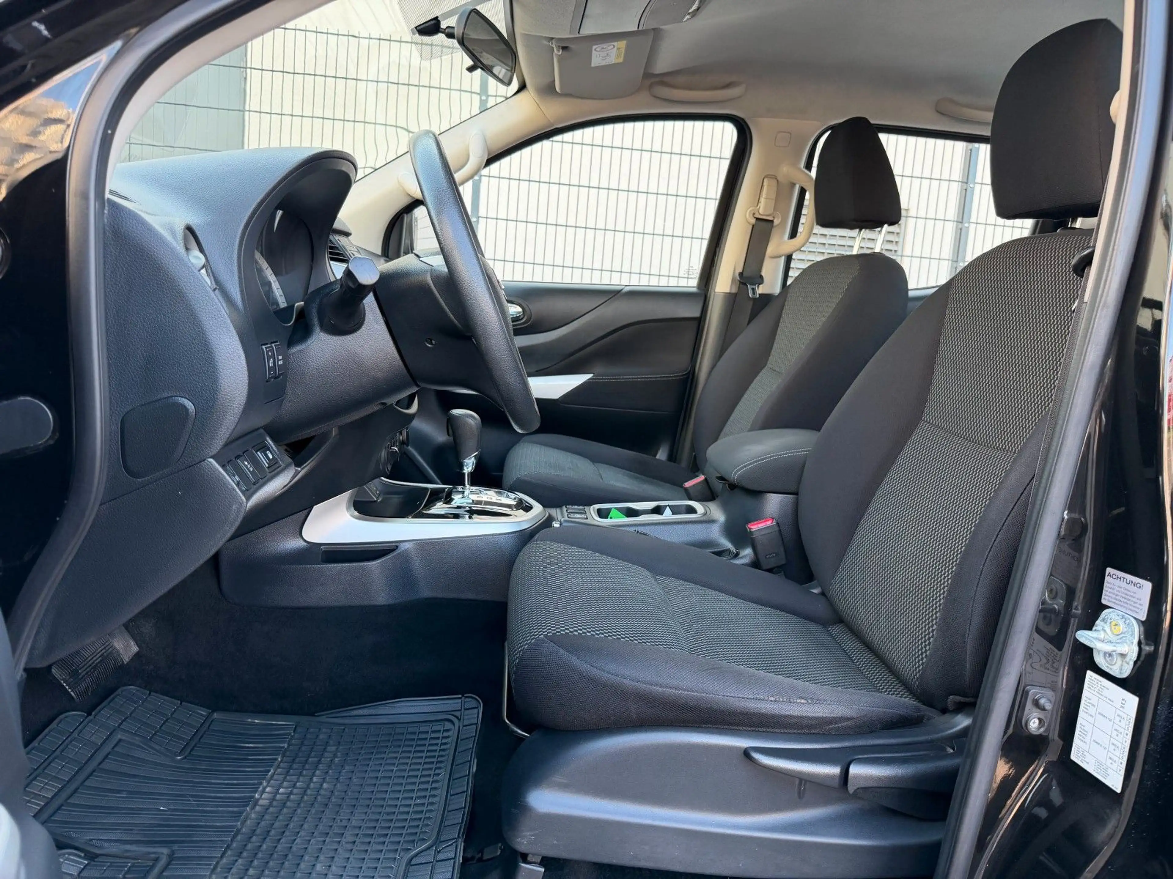 Nissan Navara NP300 Acenta Double Cab 4x4 AHK/SHZ — photo 4