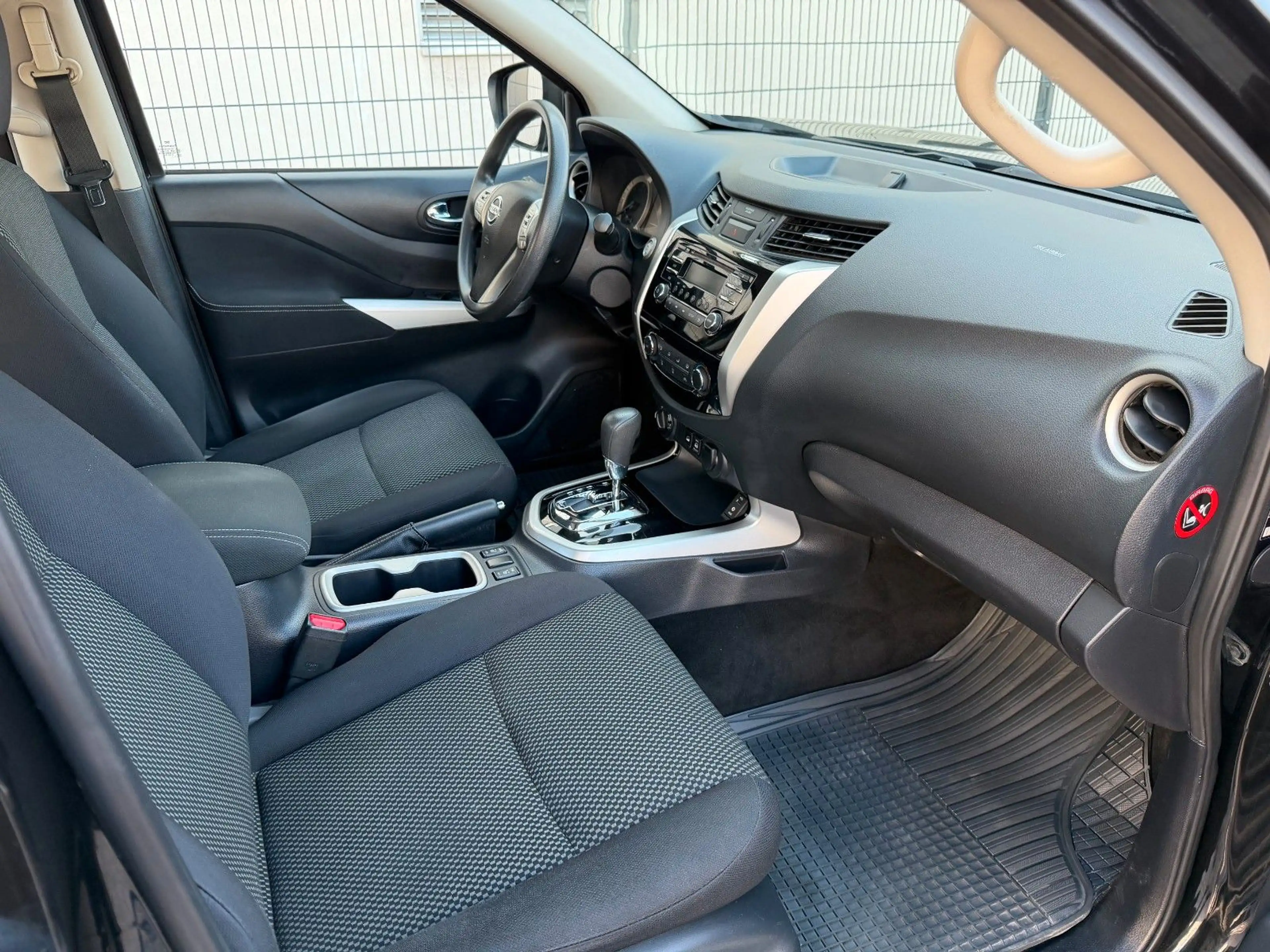 Nissan Navara NP300 Acenta Double Cab 4x4 AHK/SHZ — photo 11