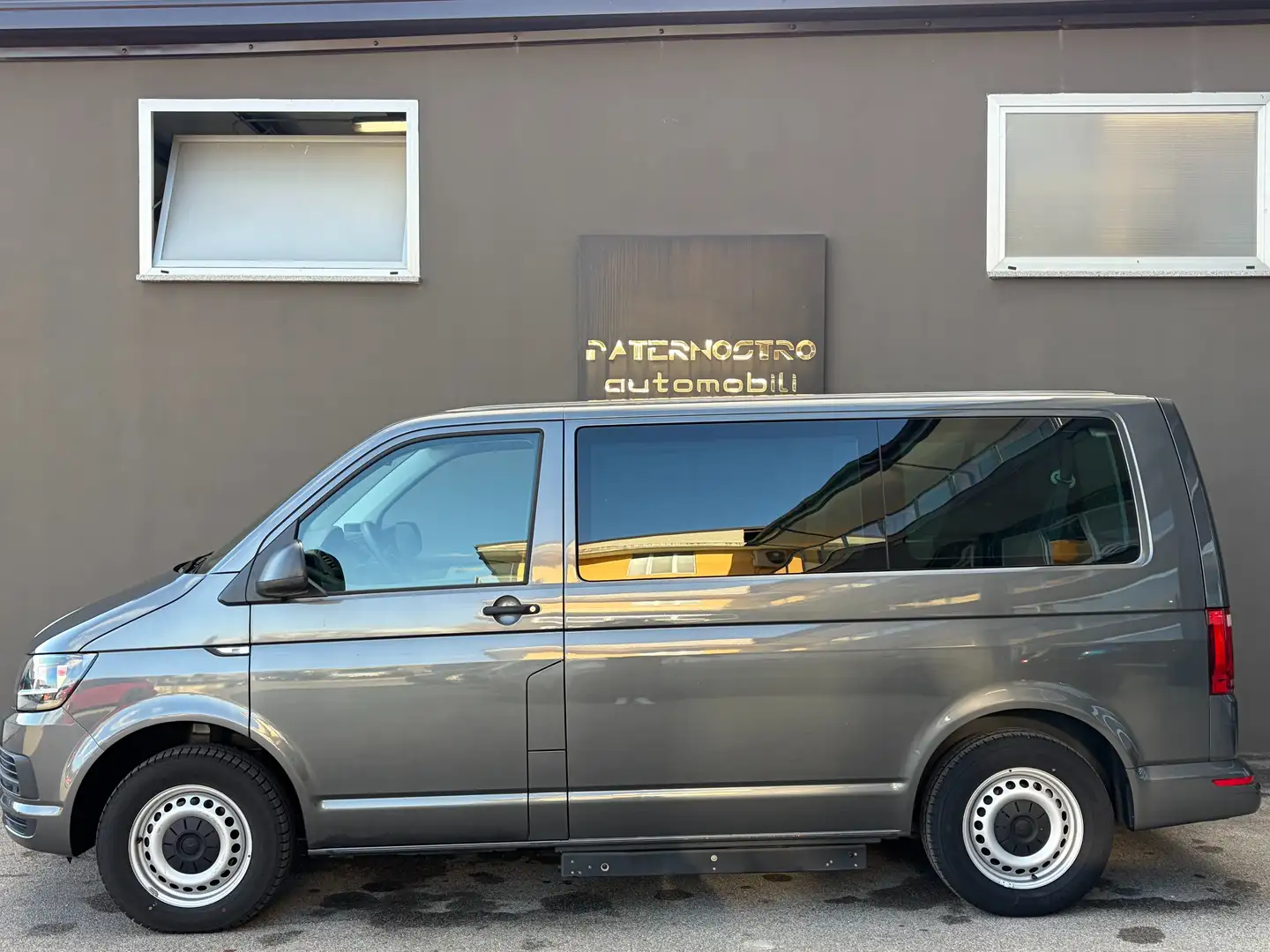 Volkswagen T6 Caravelle 2.0 150CV***Pedana disabili**km 13000**** Gris - 2