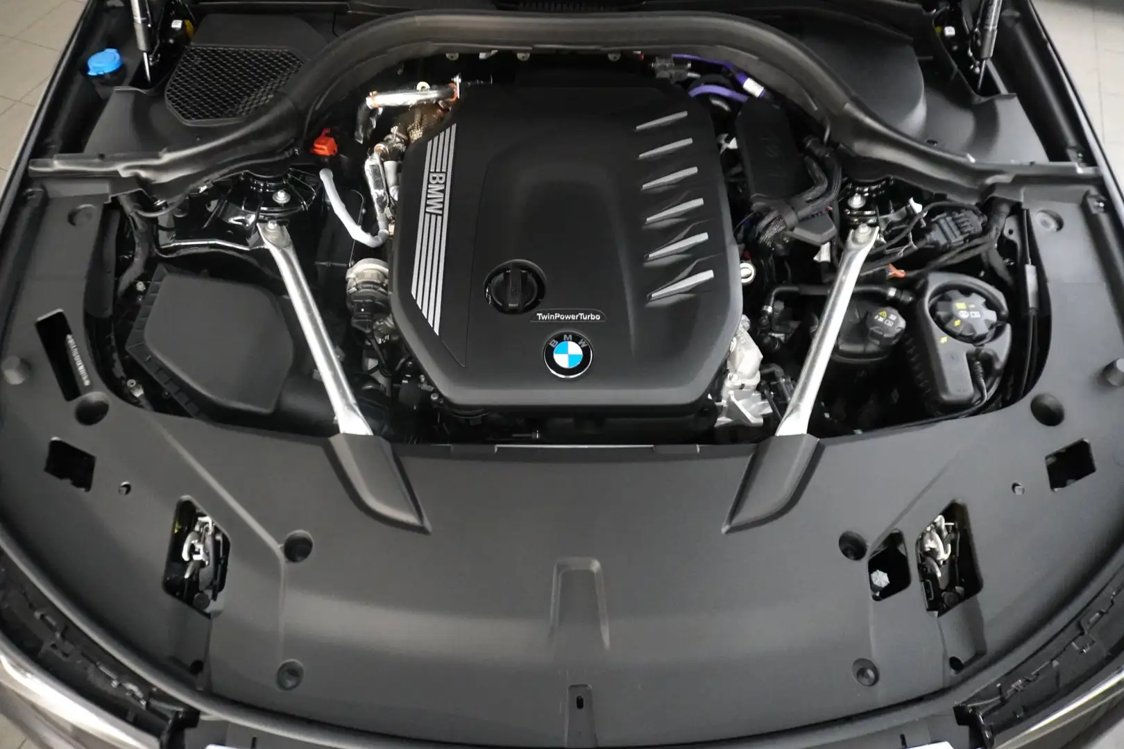 BMW 640 640d xDrive Gran Turismo Schwarz - 2