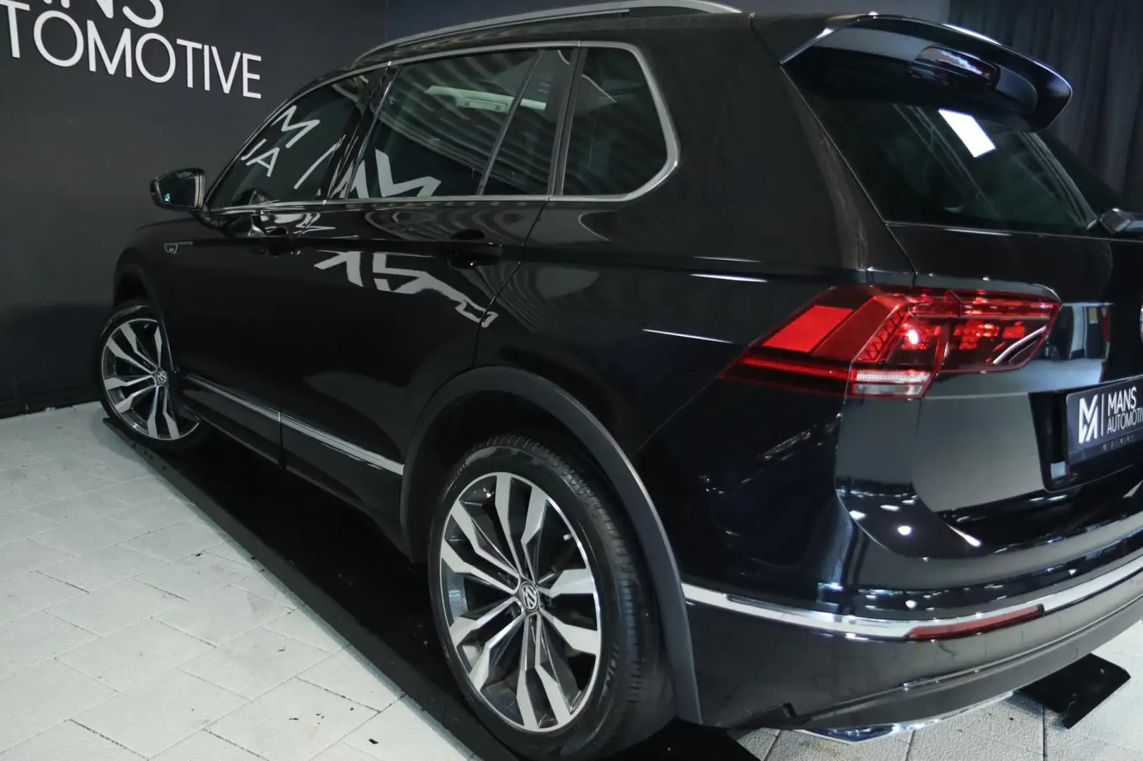 Volkswagen Tiguan 2.0 TSI 4Motion 220PK / PANODAK / HUD / KEYLESS / Negro - 2