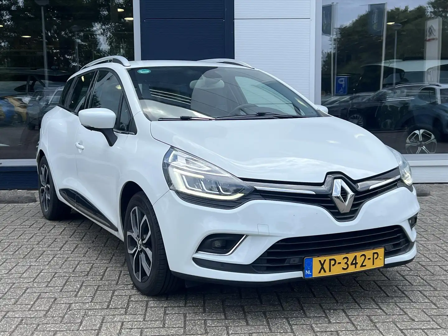 Renault Clio Estate TCe 90pk Intens | Cruise Control | Navigati Weiß - 2