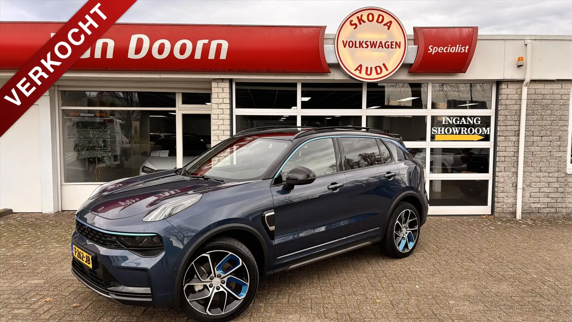 Lynk & Co 01 1.5TD 261pk PHEV 7DCTH pano | carplay |360 camera Azul - 1